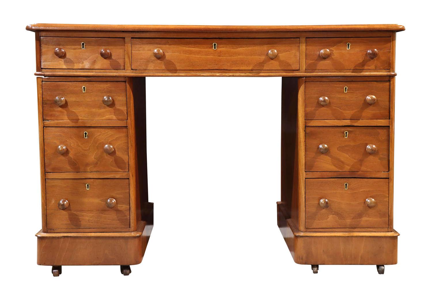 Victorian Pedestal Desk (1 of 4) Victorian Pedestal Desk (1 of 4)