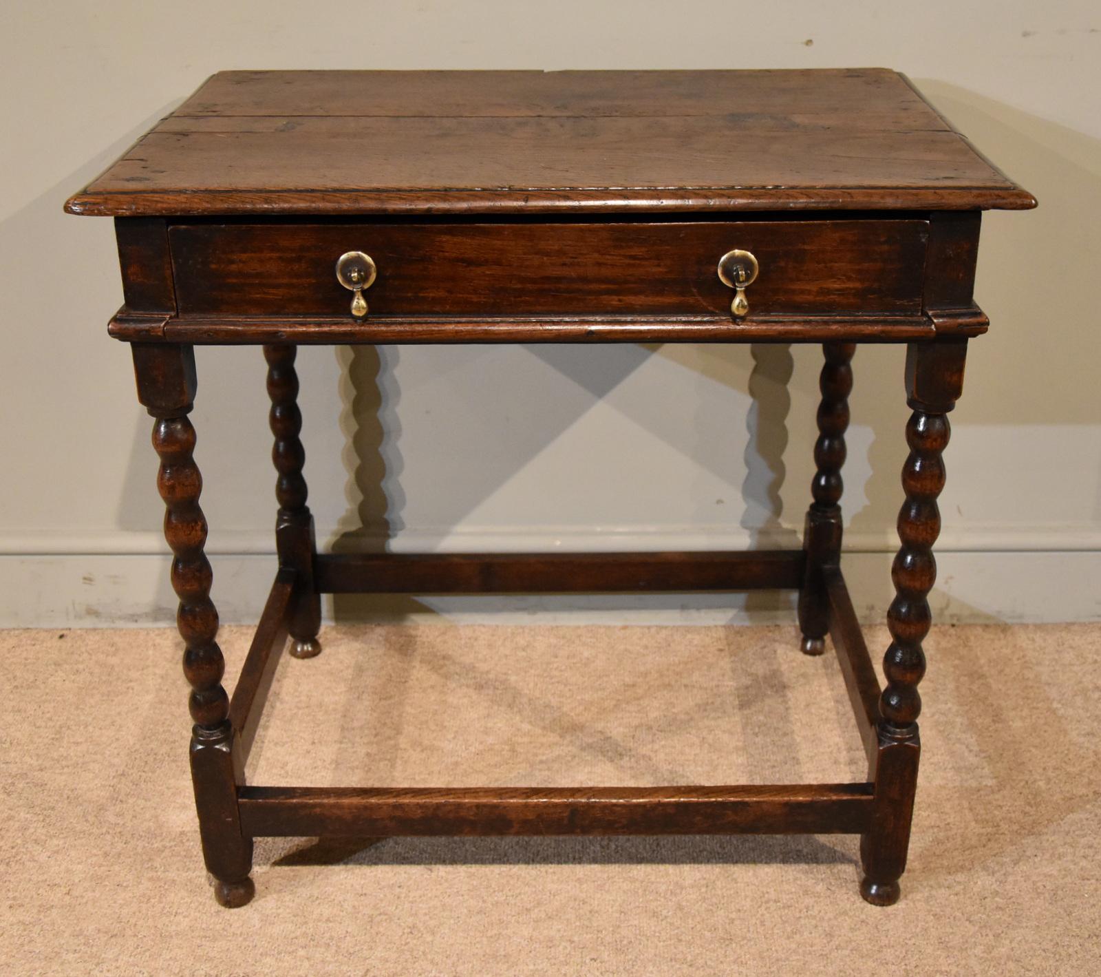 Chanrming 18th Century Oak Side Table (1 of 5) Chanrming 18th Century Oak Side Table (1 of 5)
