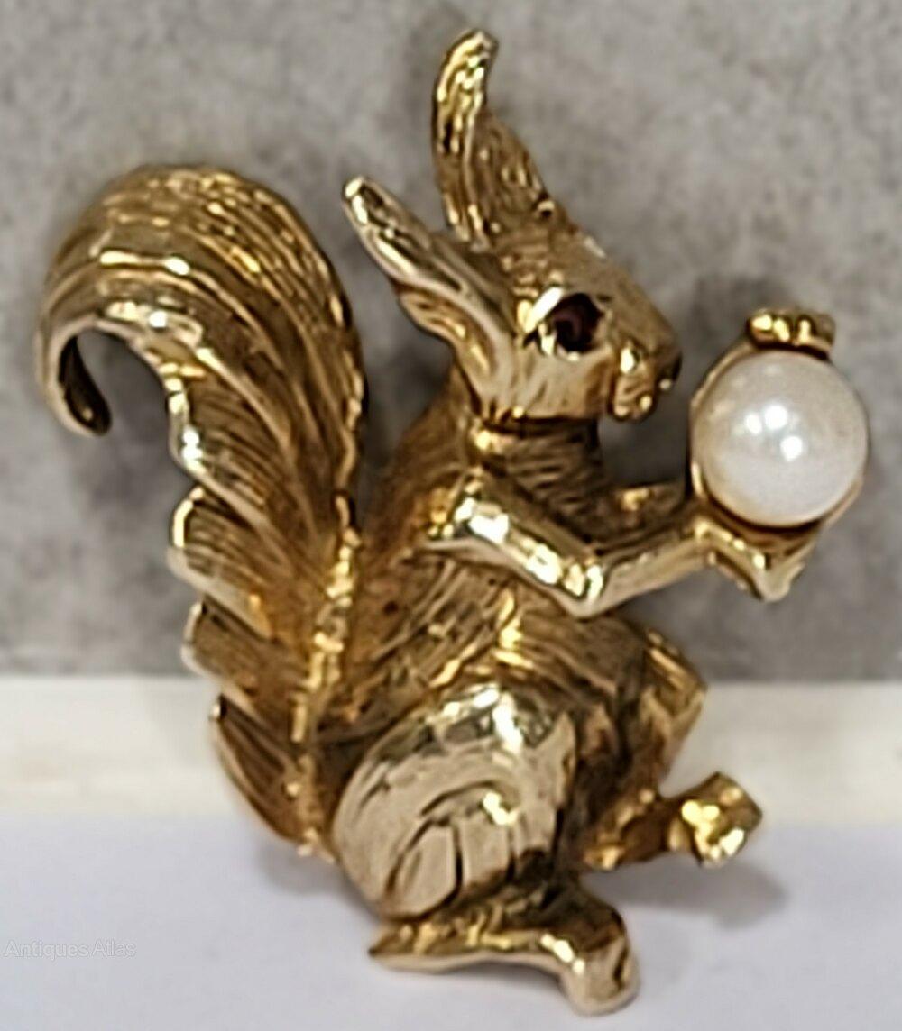 9ct Gold Squirrel Brooch. Garnet & Cultured Pearl (1 of 6)