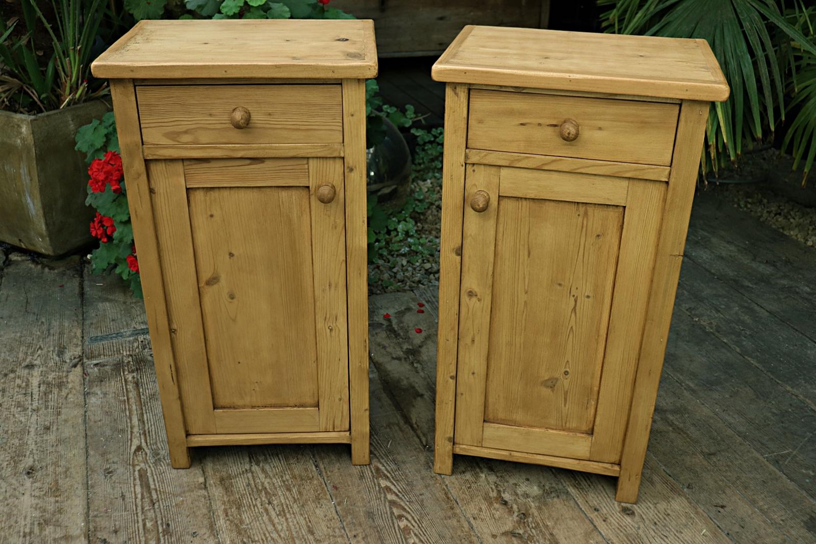 Lovely! Original Pair of Old Pine Bedside Cabinets / Cupboards / Lamp Tables (1 of 8) Lovely! Original Pair of Old Pine Bedside Cabinets / Cupboards / Lamp Tables (1 of 8)