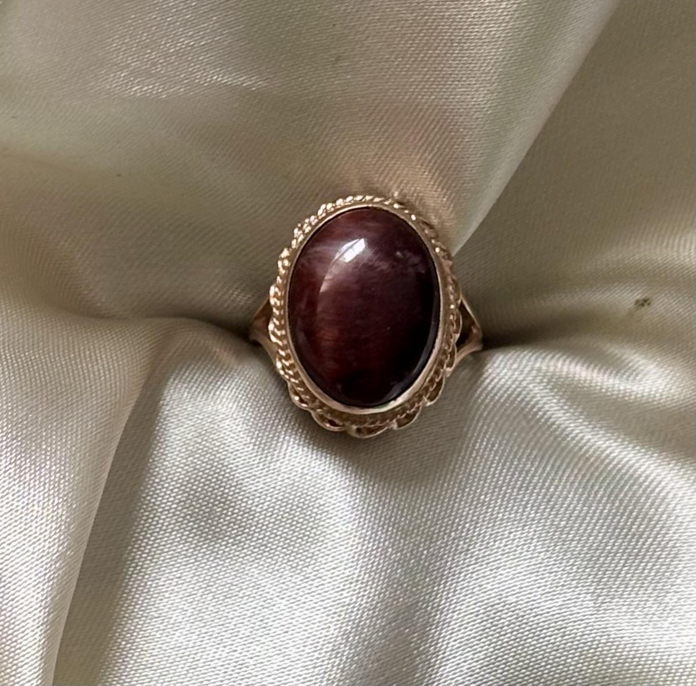 Vintage 9ct Gold & Tigers Eye Ring (1 of 11) Vintage 9ct Gold & Tigers Eye Ring (1 of 11)