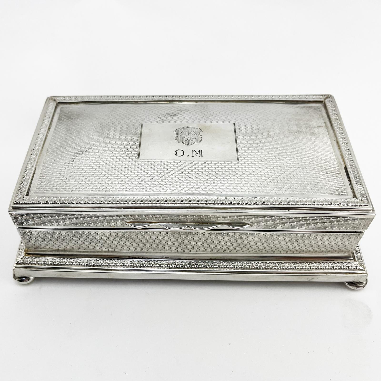 Decorative and Good Quality Sterling Silver Cigarette or Trinket Box (1 of 8) Decorative and Good Quality Sterling Silver Cigarette or Trinket Box (1 of 8)