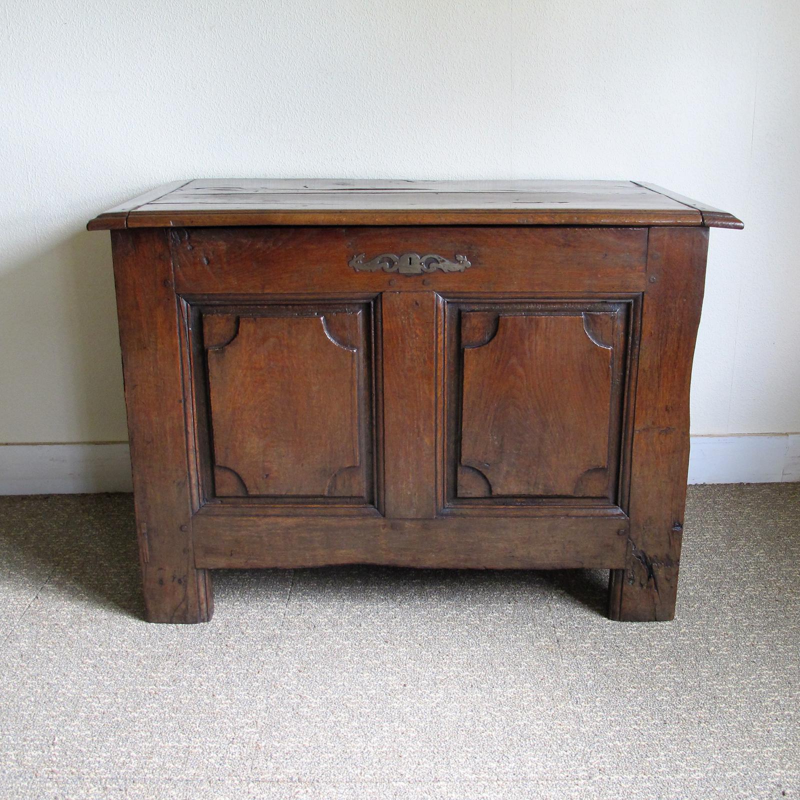 Oak Panelled Coffer - c.1700 (1 of 7)