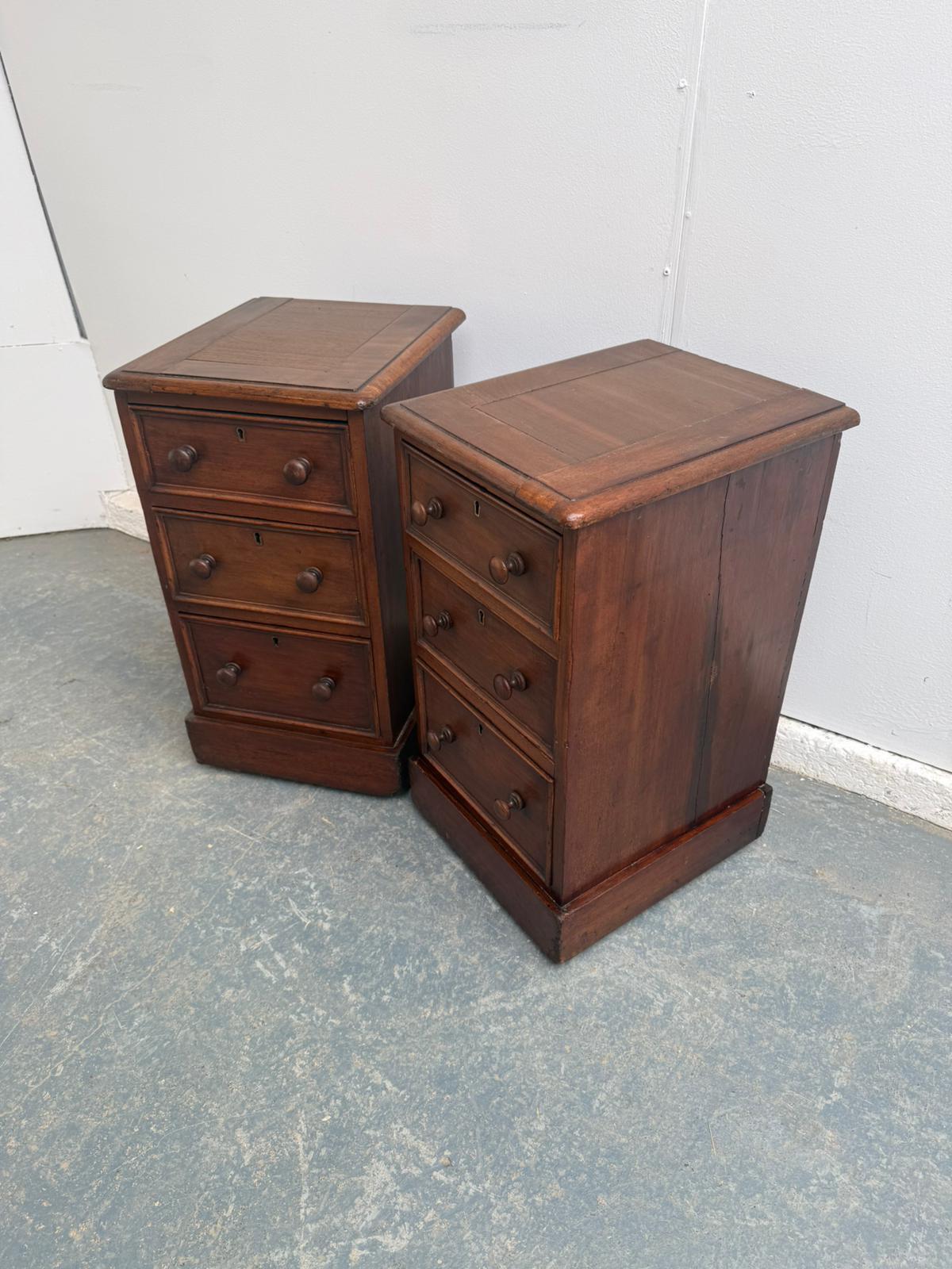 A Superb Pair of Mahogany 3 Drawer Small Waxed Victorian Bedside Cabinets (1 of 10) A Superb Pair of Mahogany 3 Drawer Small Waxed Victorian Bedside Cabinets (1 of 10)