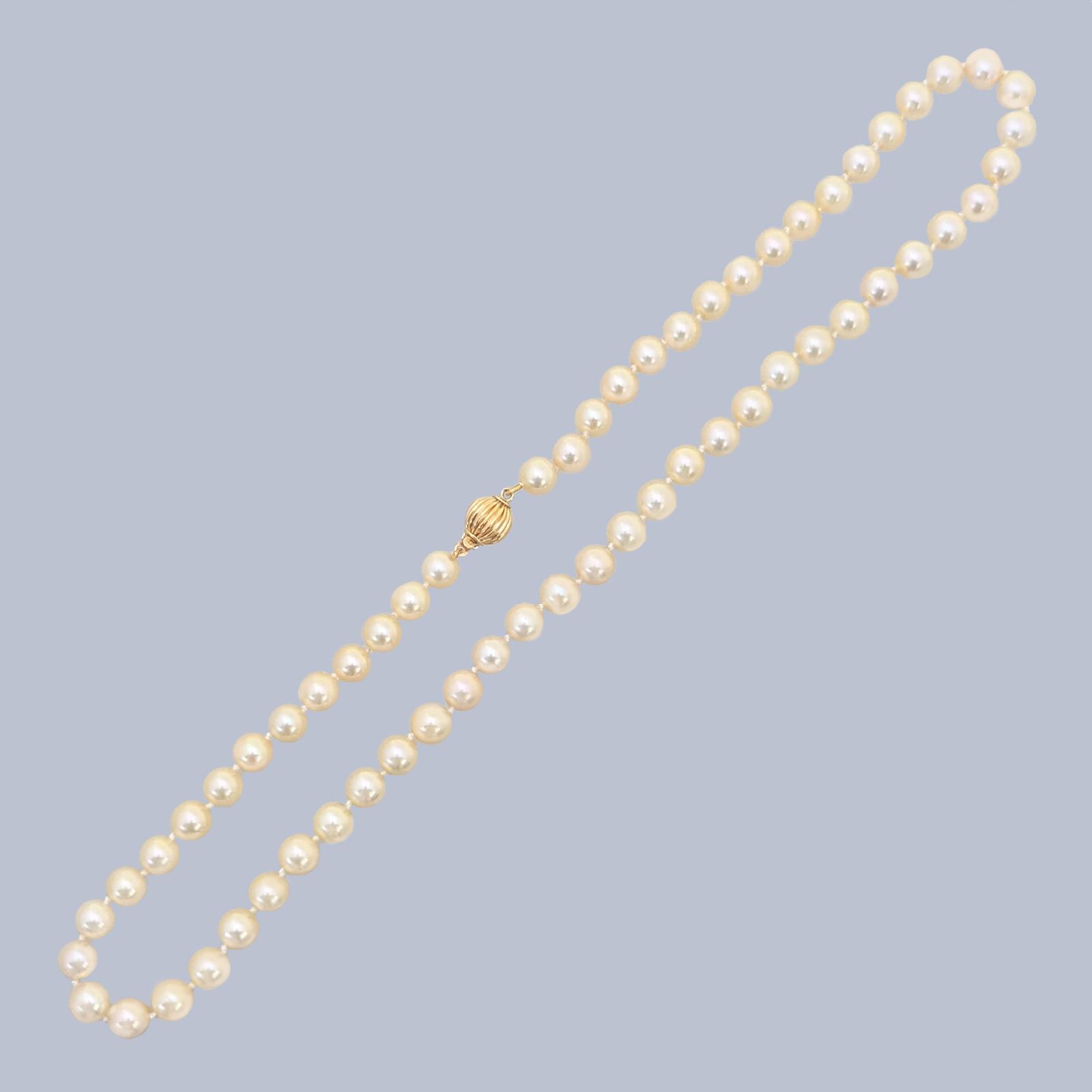 Vintage Single-strand Pearl Necklace with Fluted 18ct Gold Ball Clasp (1 of 8) Vintage Single-strand Pearl Necklace with Fluted 18ct Gold Ball Clasp (1 of 8)
