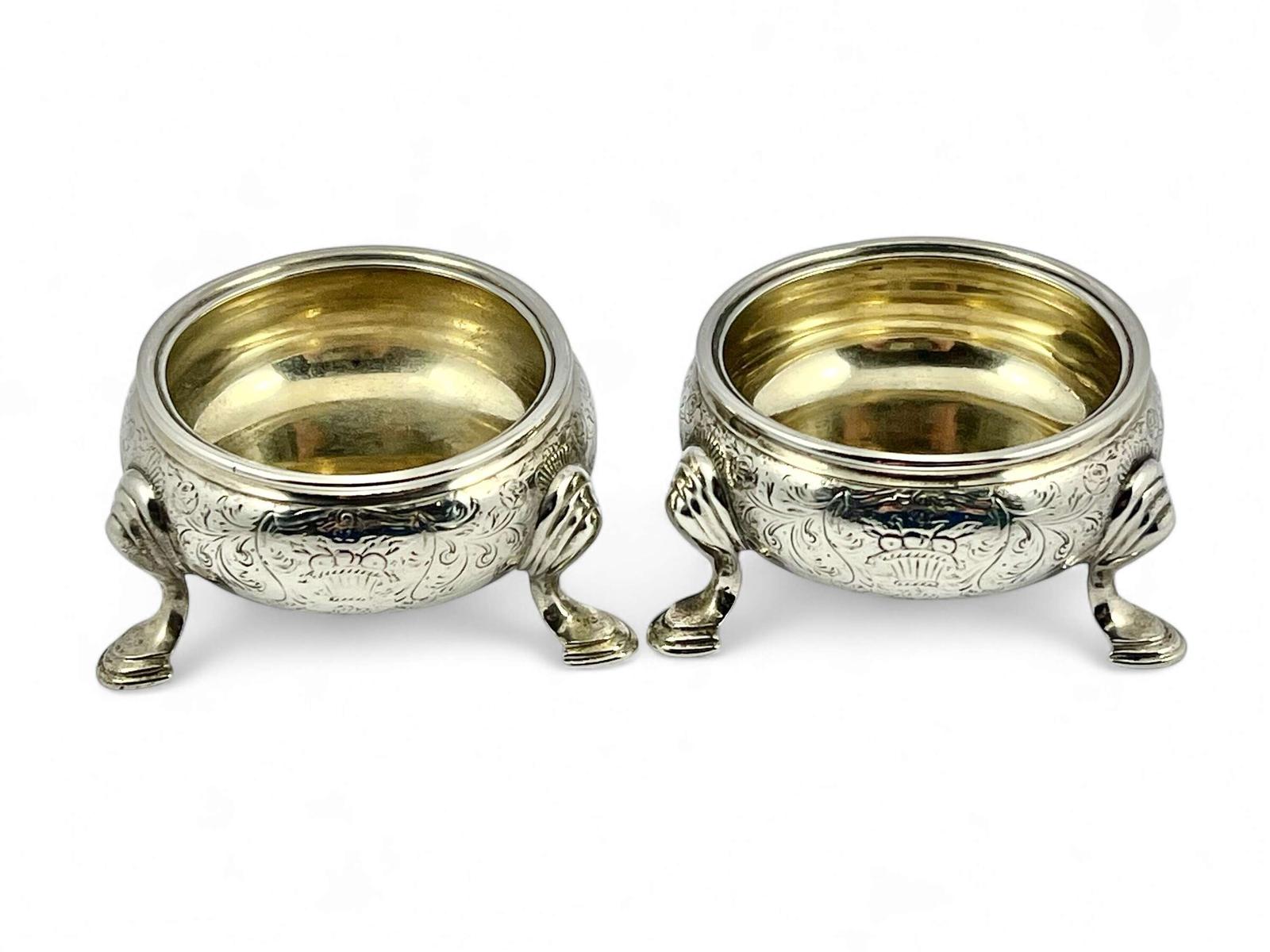 George II Pair of Antique Cauldron Silver and Gilt Salt Bowls, London 1737 (1 of 7)