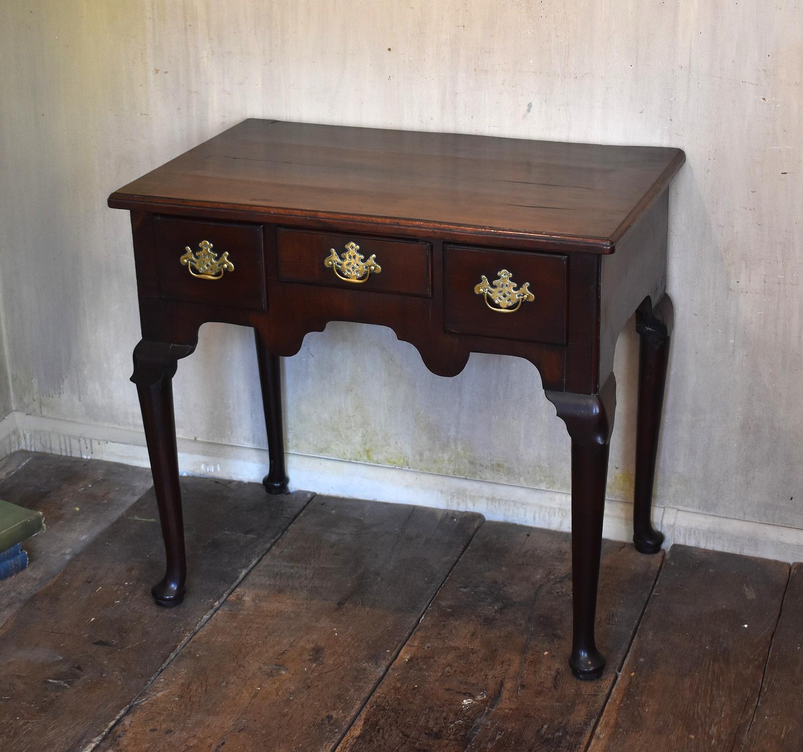 Georgian Mahogany Lowboy (1 of 7) Georgian Mahogany Lowboy (1 of 7)