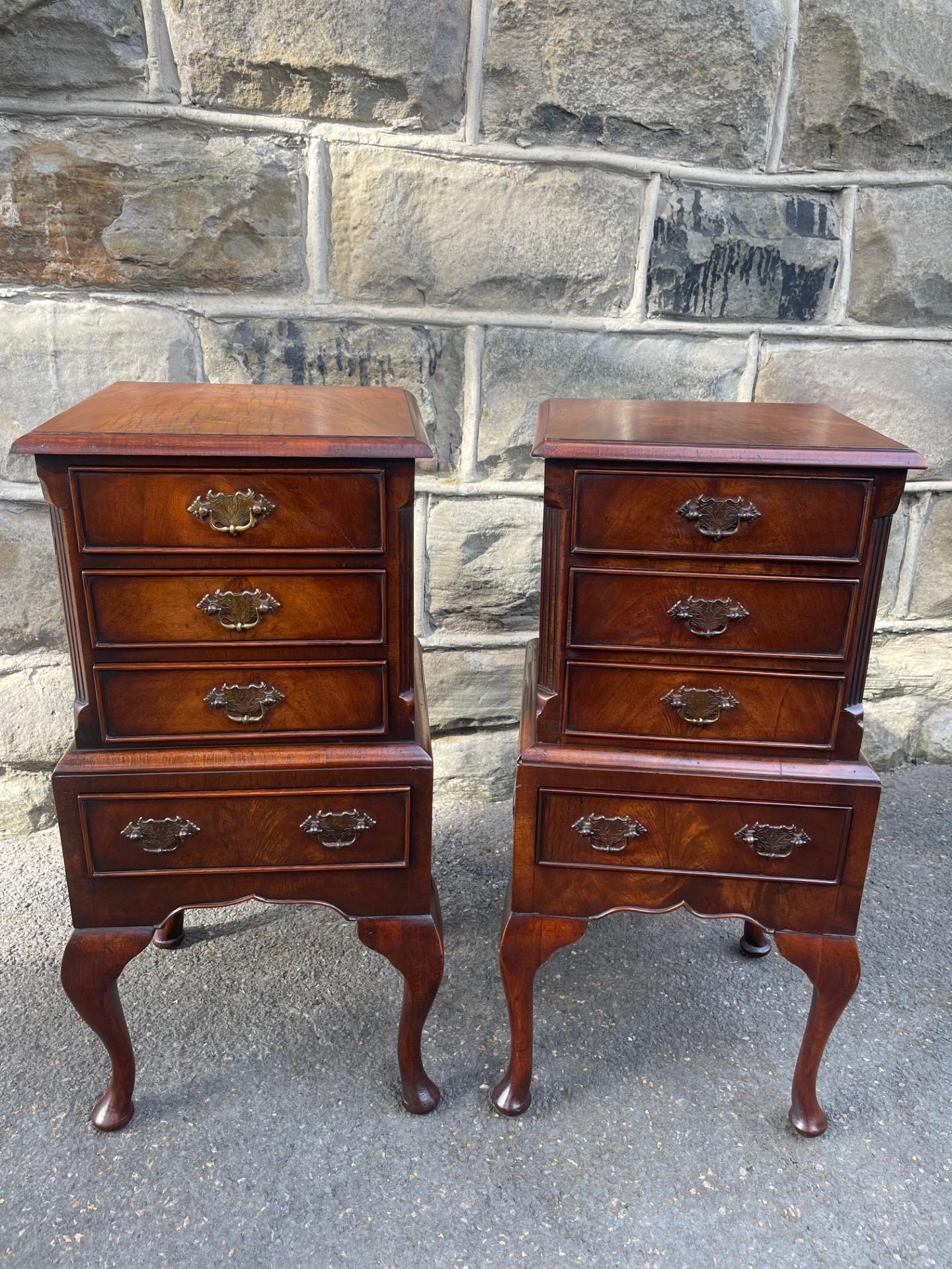 Pair of Walnut 4 Drawer Bedside Chests / Bedside Tables / Bedside Chest (1 of 9) Pair of Walnut 4 Drawer Bedside Chests / Bedside Tables / Bedside Chest (1 of 9)