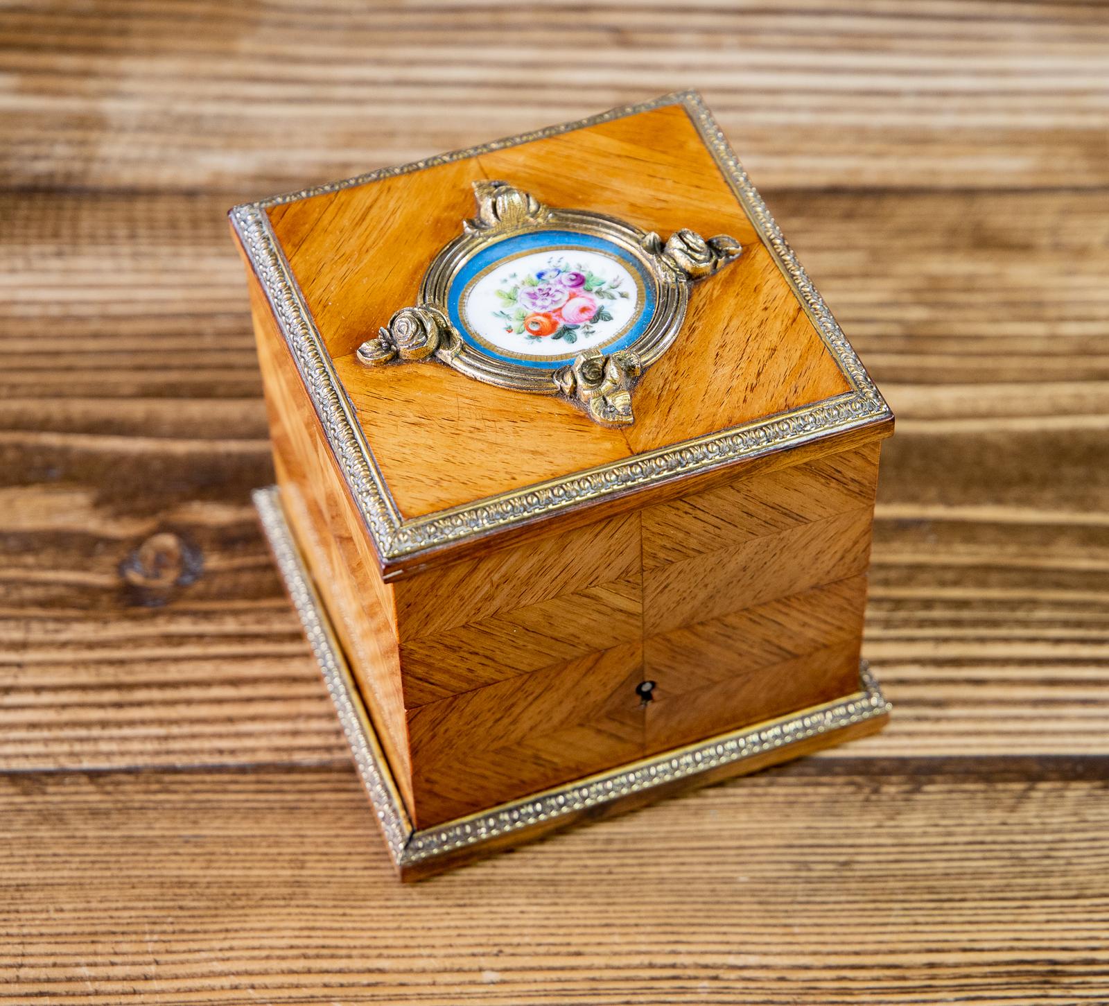 French Kingwood Display Box 1860 (1 of 9)