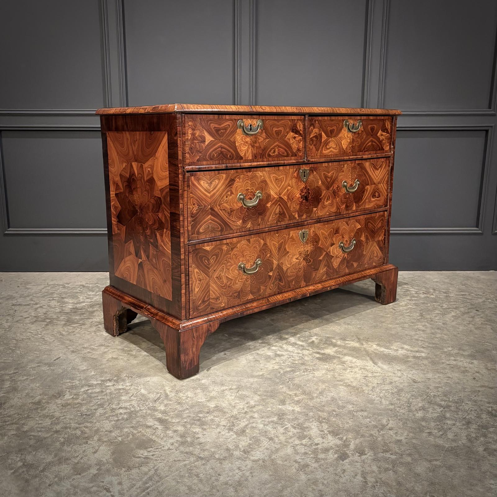 Early 18th Century Kingwood Oyster Chest of Drawers (1 of 15)