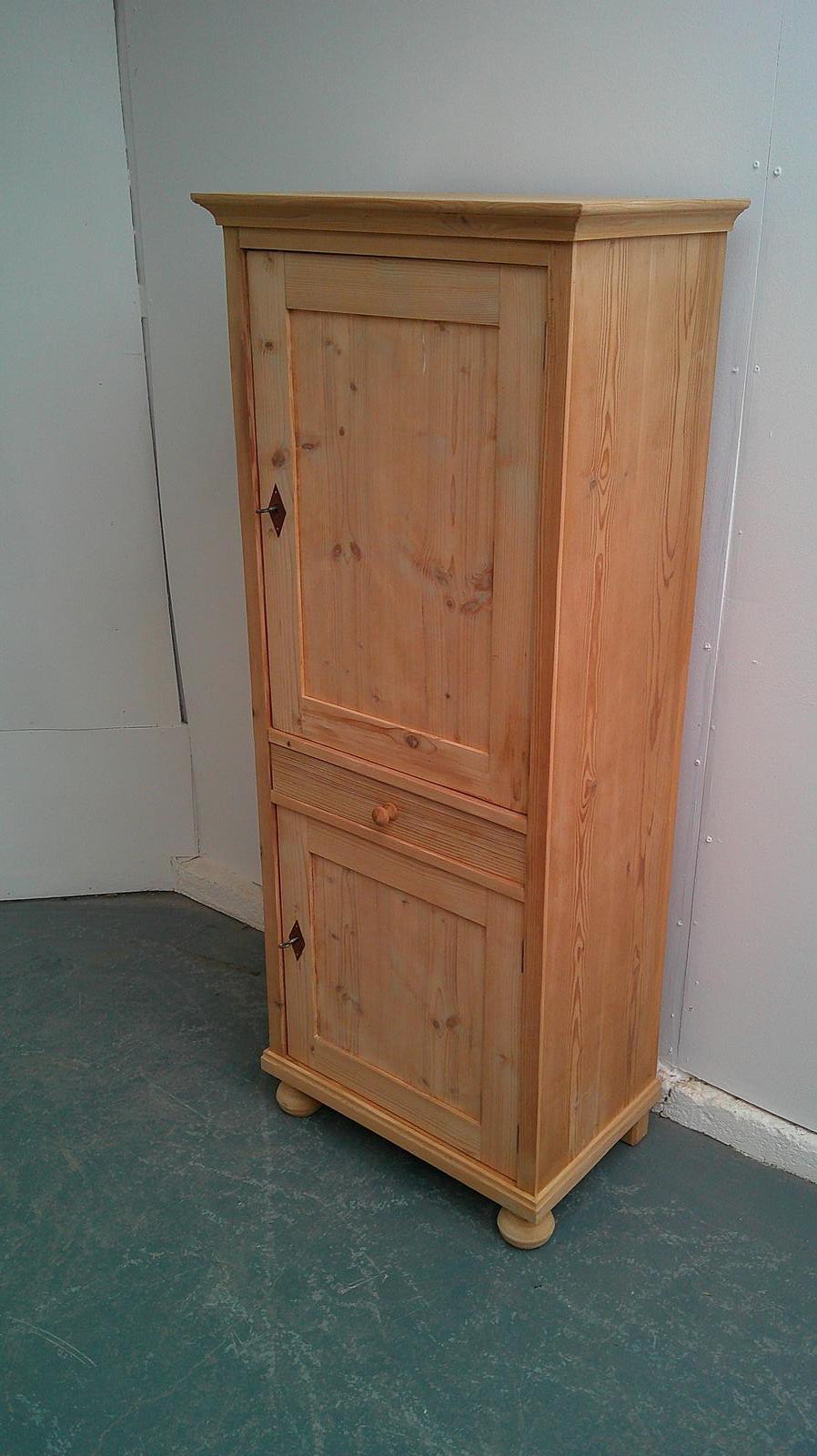 Cracking Antique Pine 2 Door 1 Drawer Bathroom Cupboard to wax / paint (1 of 8)