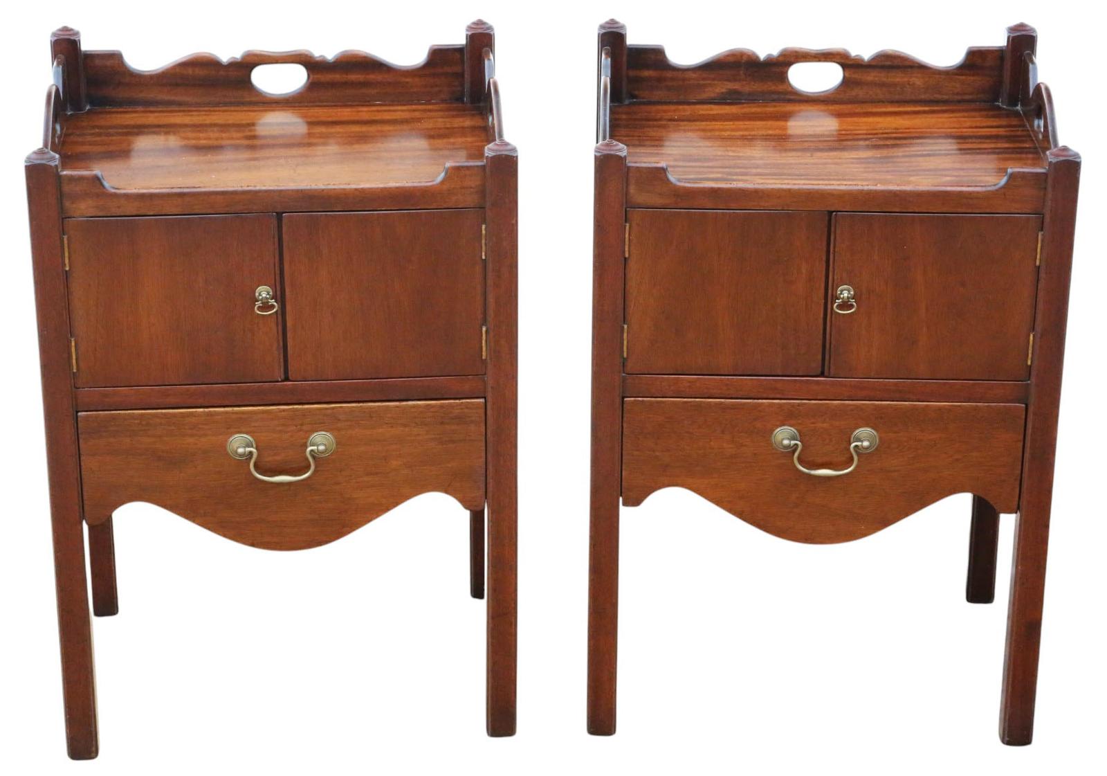 Fine Quality Pair of Georgian Revival Mahogany Bedside Tables / Cupboards Mid 20th Century (1 of 11) Fine Quality Pair of Georgian Revival Mahogany Bedside Tables / Cupboards Mid 20th Century (1 of 11)