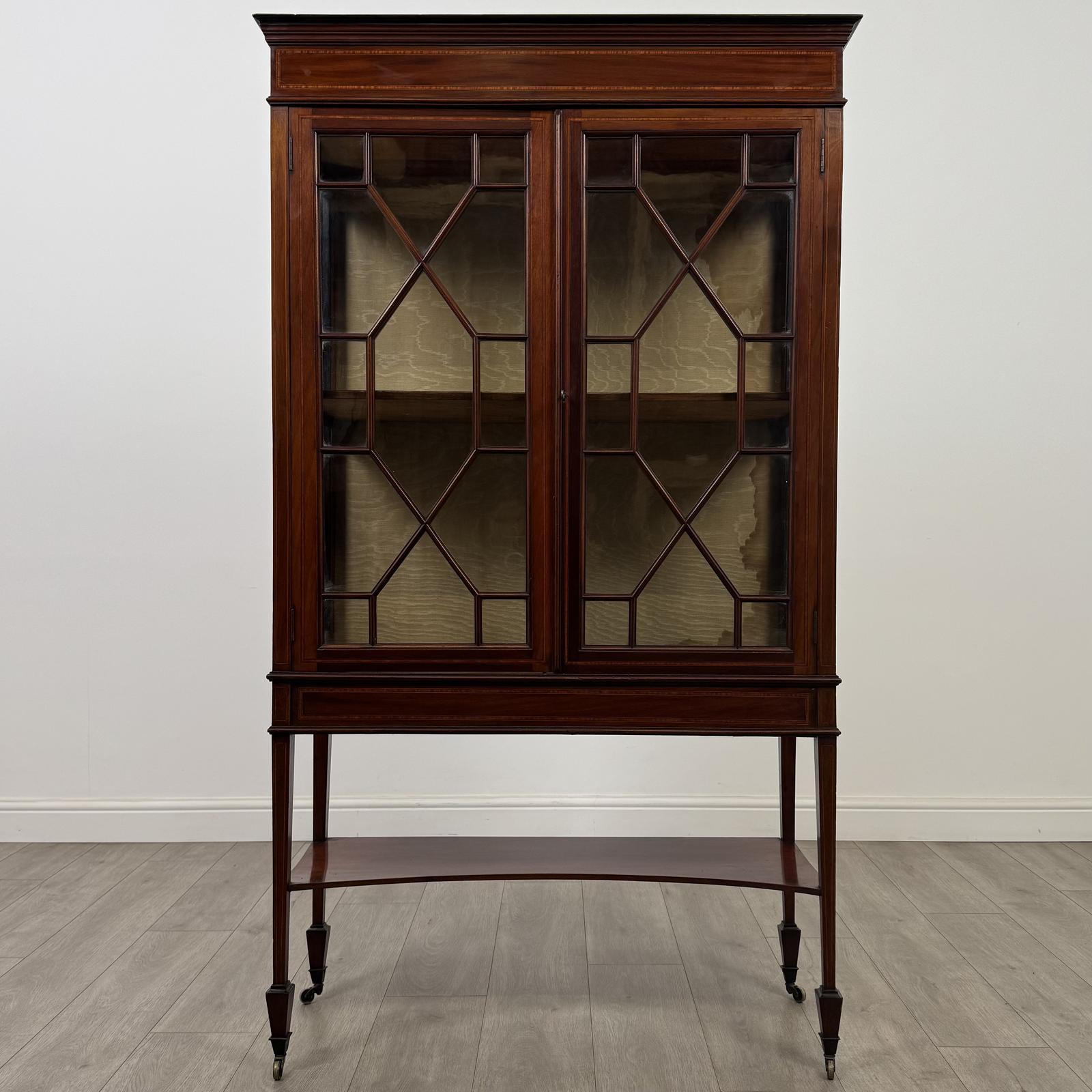 Antique 20th Century Edwardian Display Cabinet in Mahogany (1 of 9) Antique 20th Century Edwardian Display Cabinet in Mahogany (1 of 9)