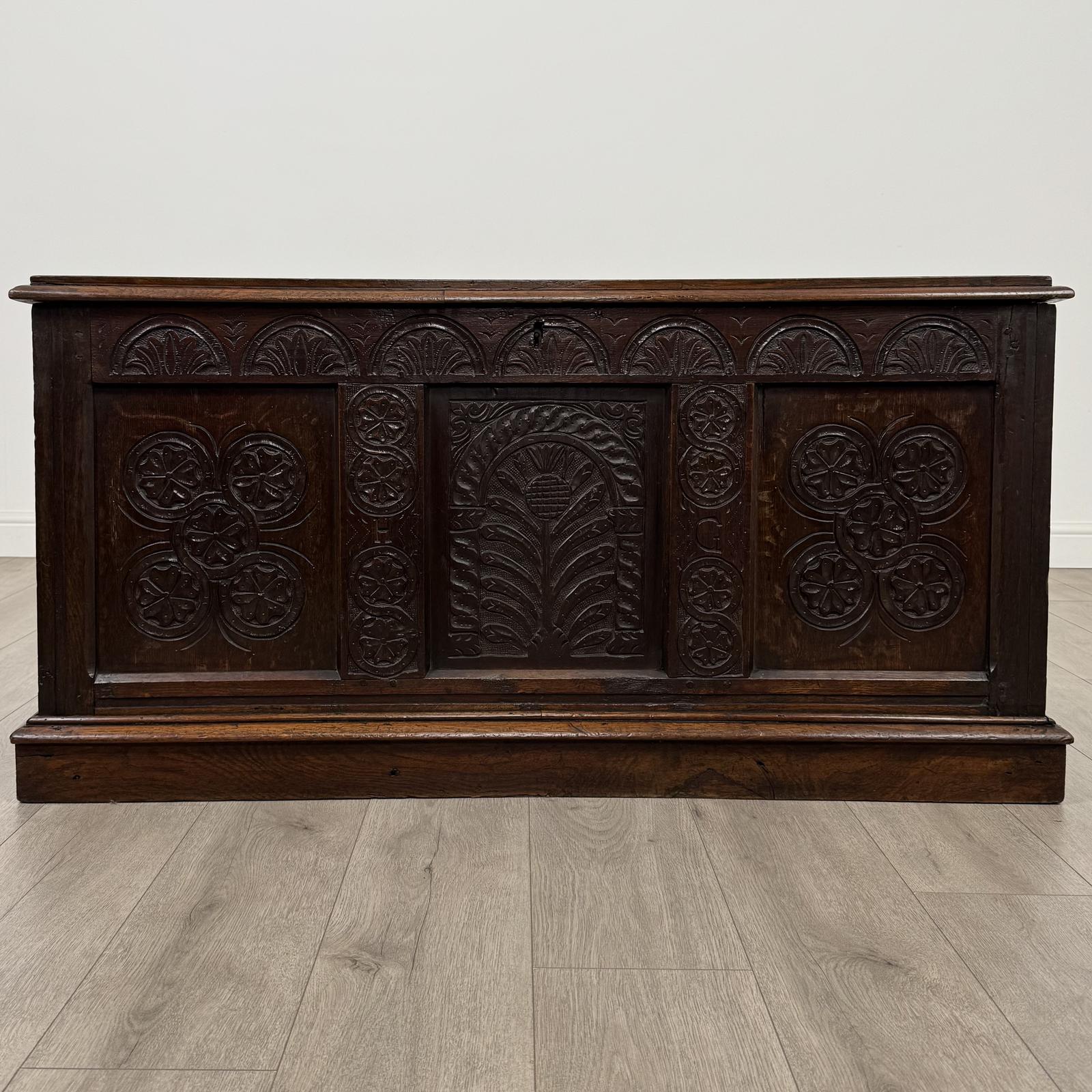 Antique 18th Century Fine Quality Carved Oak Coffer (1 of 10) Antique 18th Century Fine Quality Carved Oak Coffer (1 of 10)
