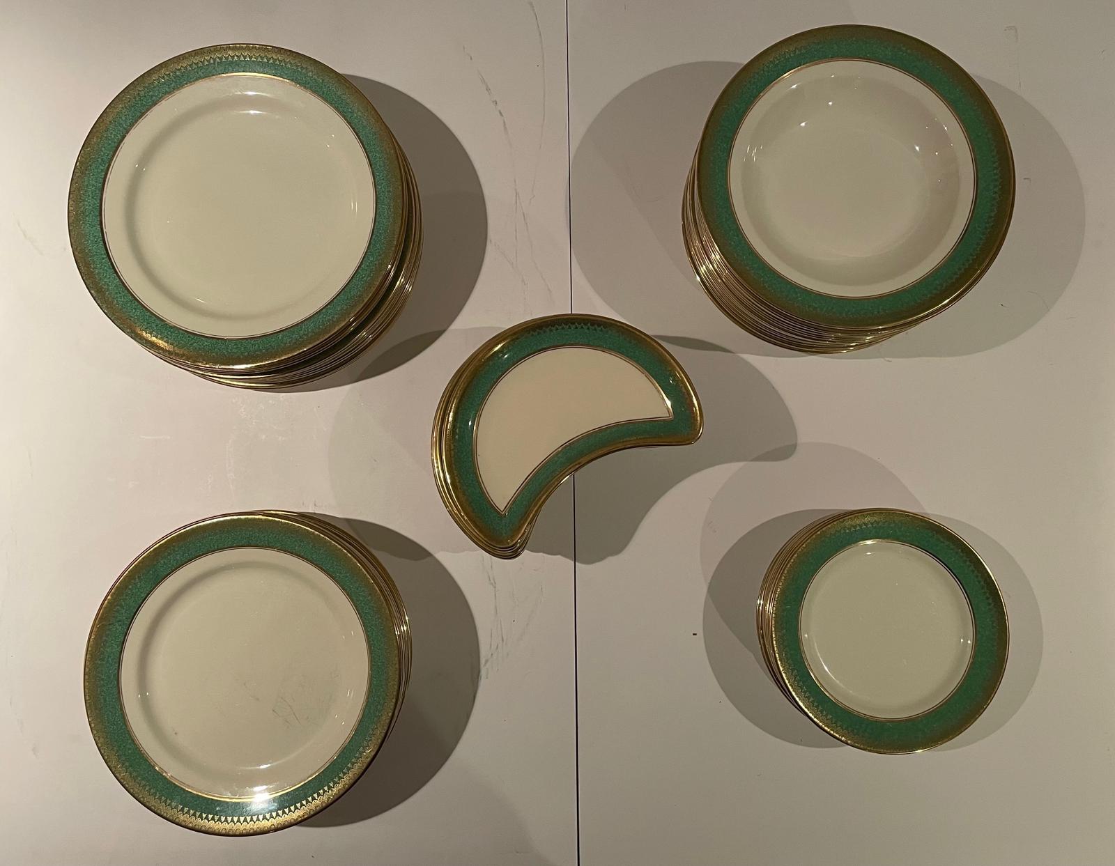 Quantity of George Jones & Sons Crescent Ivory Pattern Dinnerwares (1 of 4) Quantity of George Jones & Sons Crescent Ivory Pattern Dinnerwares (1 of 4)