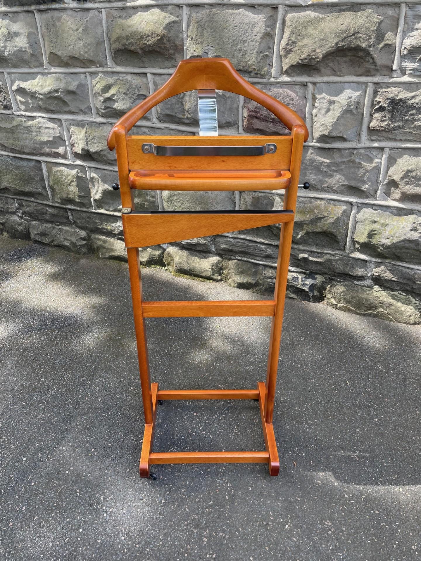 Vintage Beech Deluxe Model Clothes Valet (1 of 7) Vintage Beech Deluxe Model Clothes Valet (1 of 7)