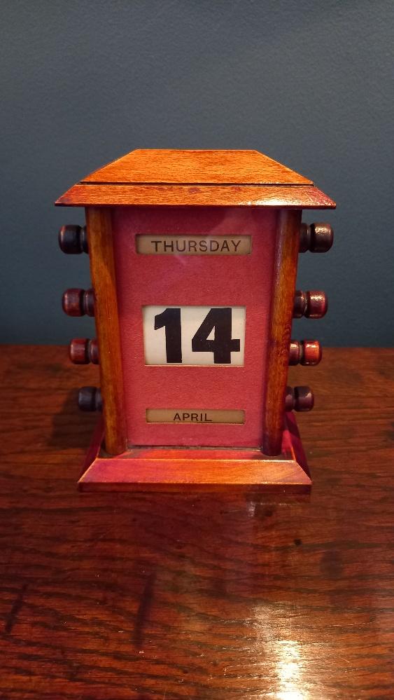 Small Antique Walnut Perpetual Desk Calendar (1 of 8) Small Antique Walnut Perpetual Desk Calendar (1 of 8)