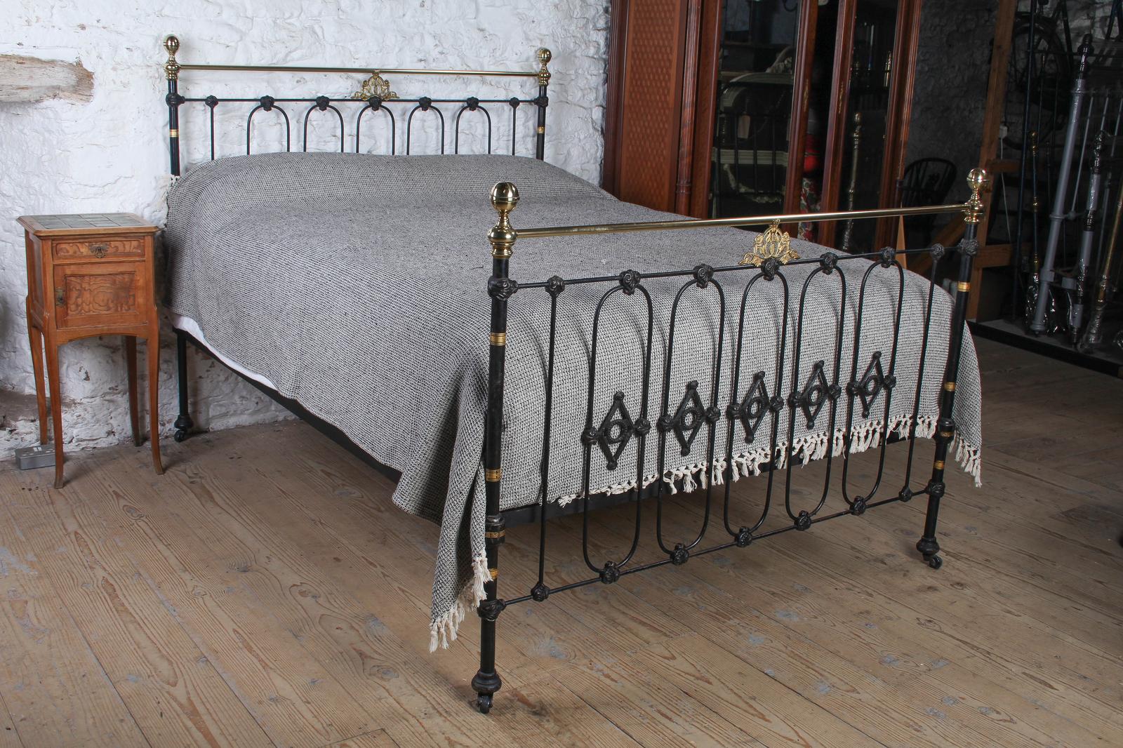 Absolutely Gorgeous Original  Japanned King Size Bed (1 of 9)