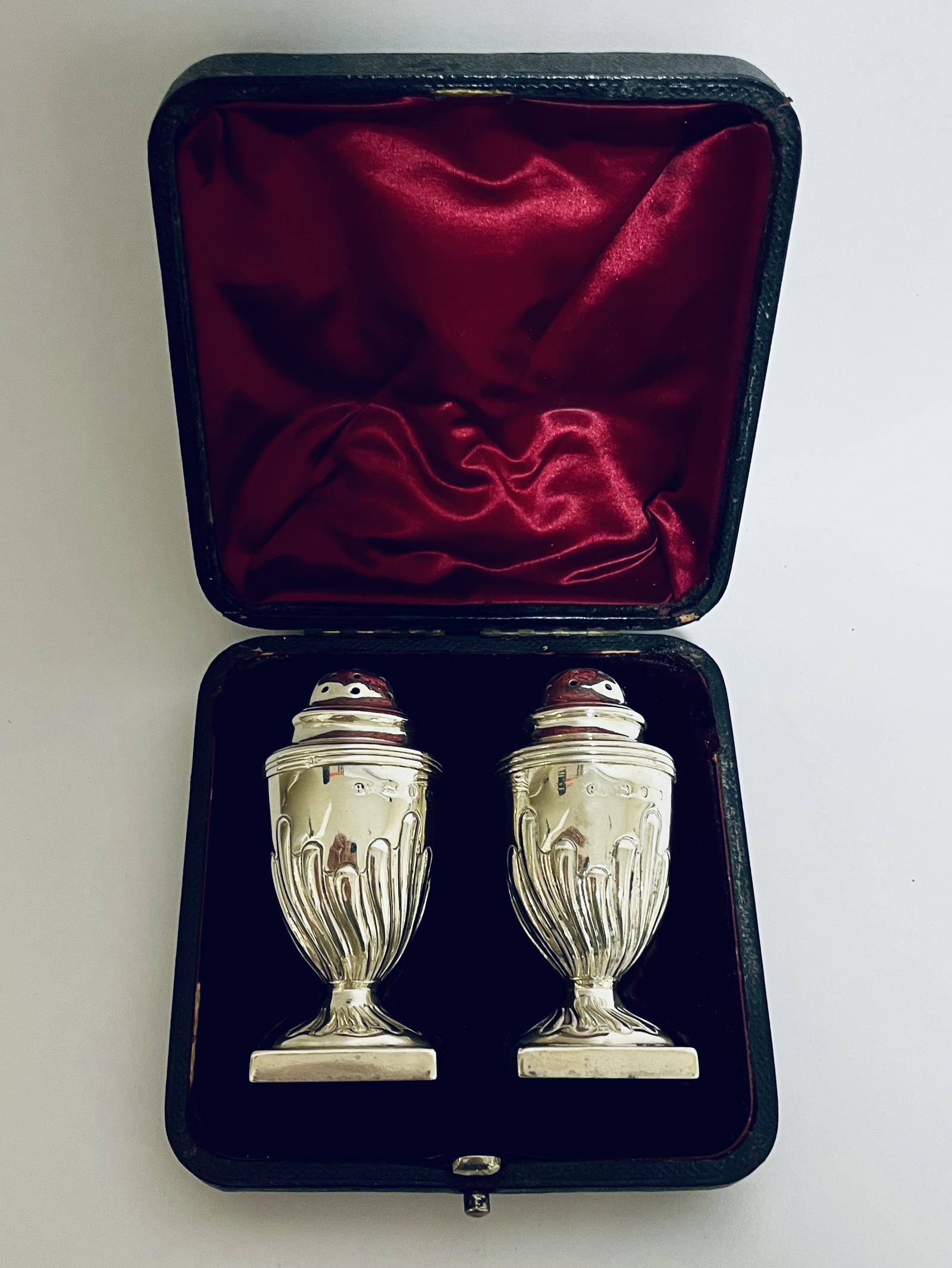 Pair Victorian Silver Pepperettes in Box (1 of 16) Pair Victorian Silver Pepperettes in Box (1 of 16)