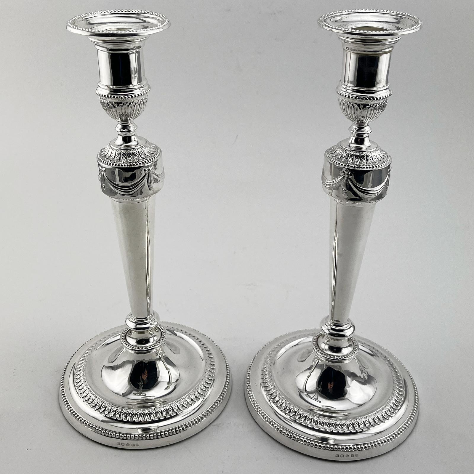 Elegant Pair of Georgian Style Victorian Silver Plated Candlesticks (1 of 7)