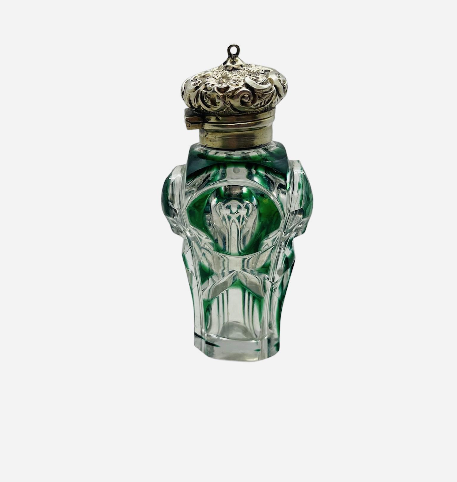 Antique Victorian Silver Green Overlay Perfume Vinaigrette (1 of 9) Antique Victorian Silver Green Overlay Perfume Vinaigrette (1 of 9)