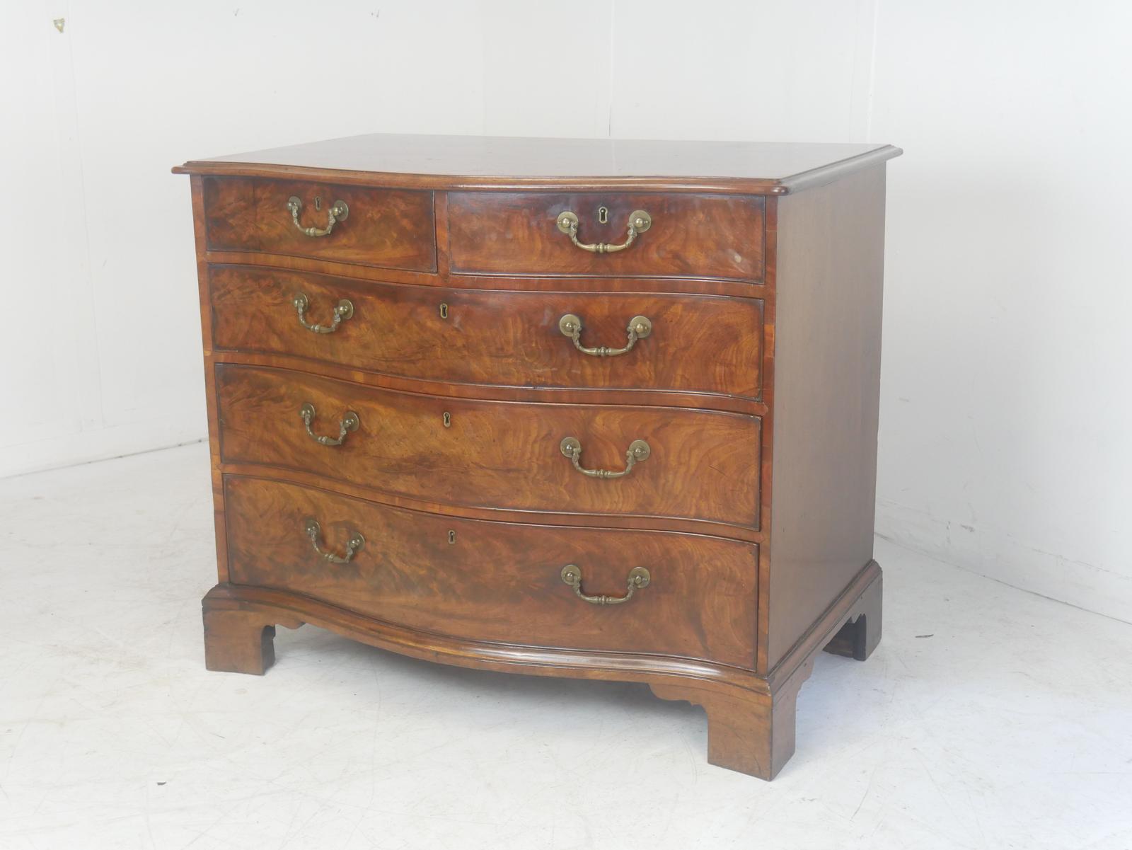 Chippendale Period Serpentine Chest of Drawers (1 of 18)