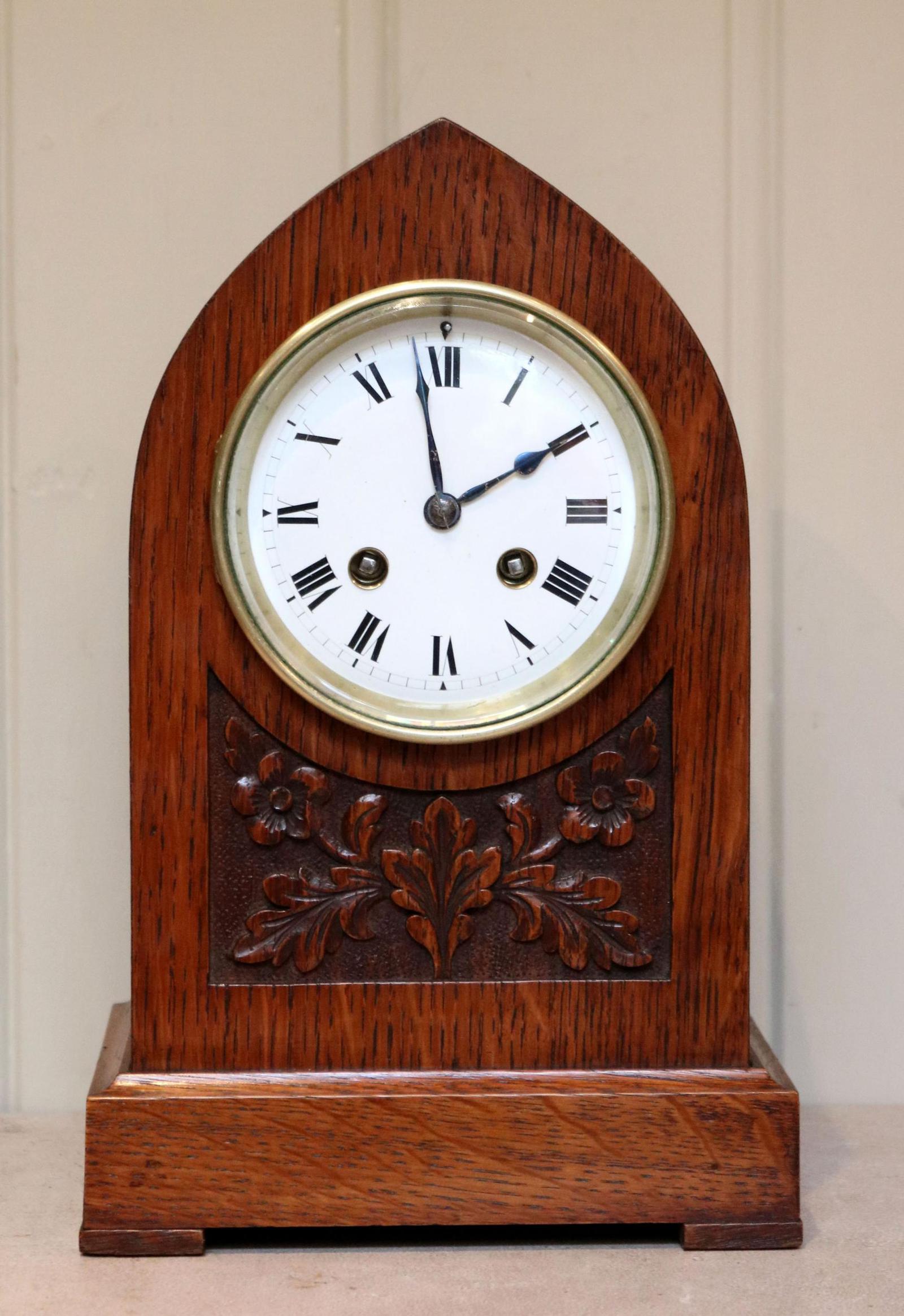 Solid Oak Lancet Top Mantel Clock (1 of 10) Solid Oak Lancet Top Mantel Clock (1 of 10)