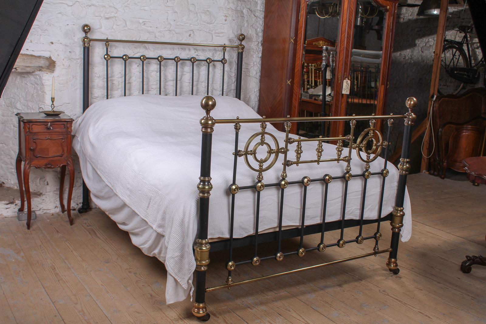 Handsome Victorian Brass & Iron King Size Bed with Spectacular Brass (1 of 9) Handsome Victorian Brass & Iron King Size Bed with Spectacular Brass (1 of 9)