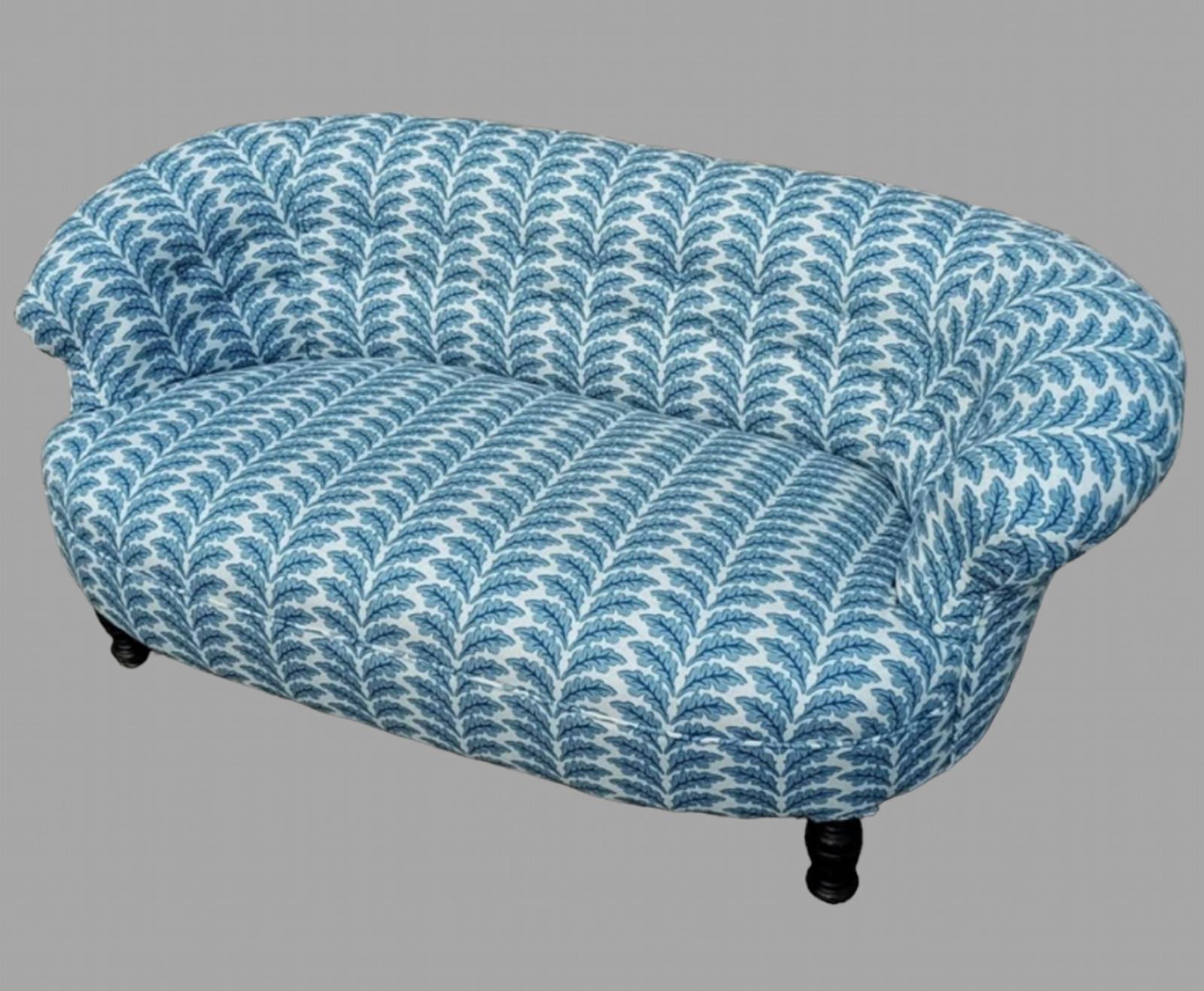 An Attractive Victorian Button Back Canape (1 of 6)