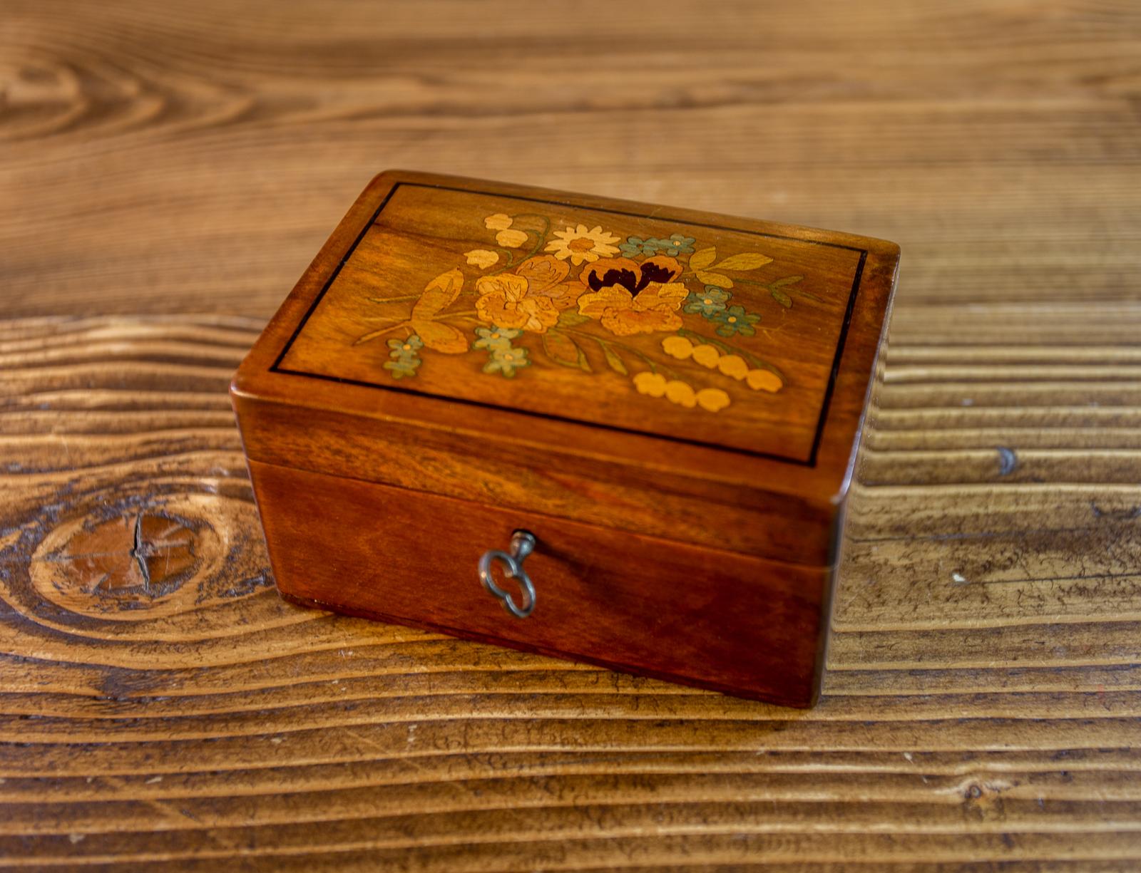 Olivewood Trinket Box 1900 (1 of 8) Olivewood Trinket Box 1900 (1 of 8)
