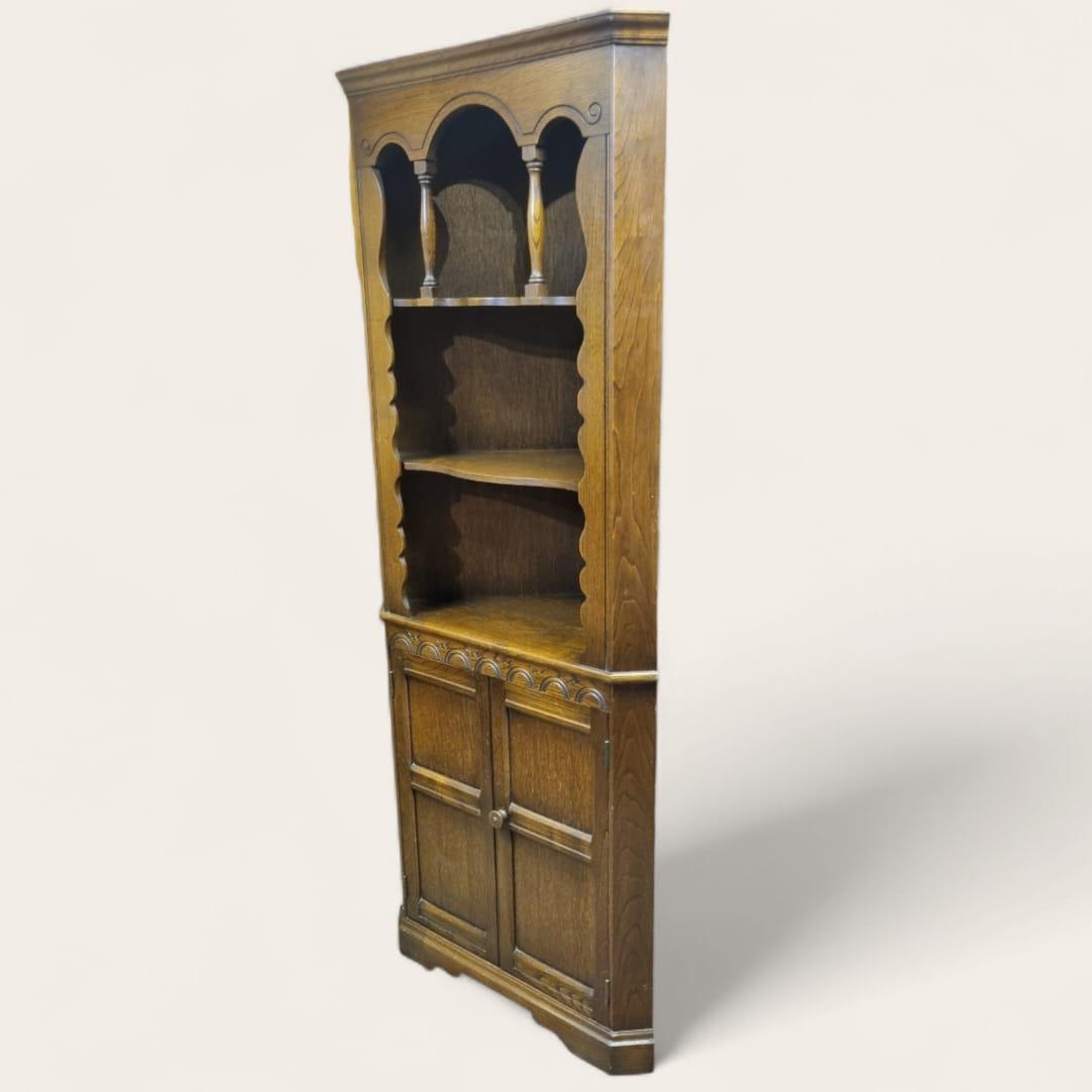 Vintage Jaycee Oak Corner Cabinet / c.1970s / Solid Oak / Gothic Revival Style (1 of 8) Vintage Jaycee Oak Corner Cabinet / c.1970s / Solid Oak / Gothic Revival Style (1 of 8)