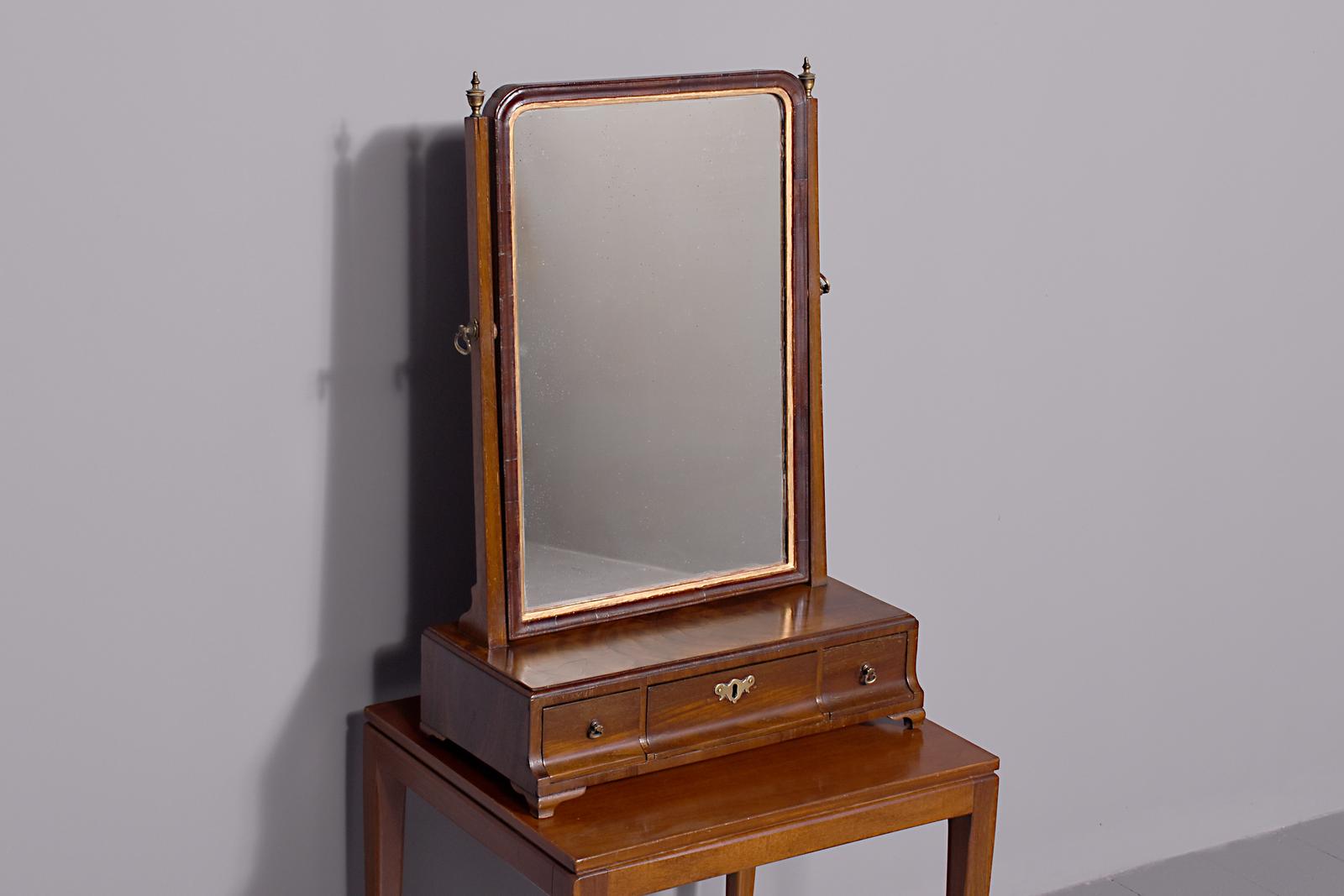 George II Mahogany Dressing Mirror with Original Mirror Plate (1 of 13)