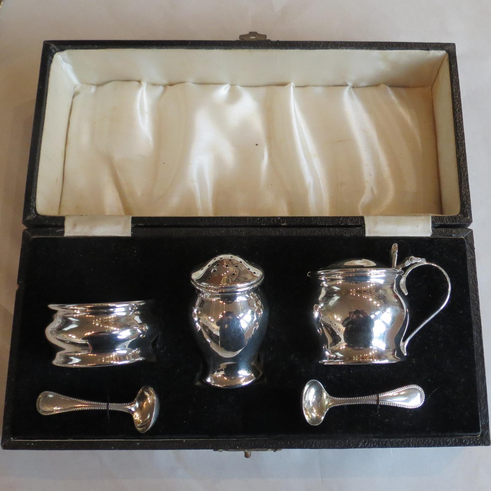 Georgian-style Silver Cruet (1 of 9) Georgian-style Silver Cruet (1 of 9)