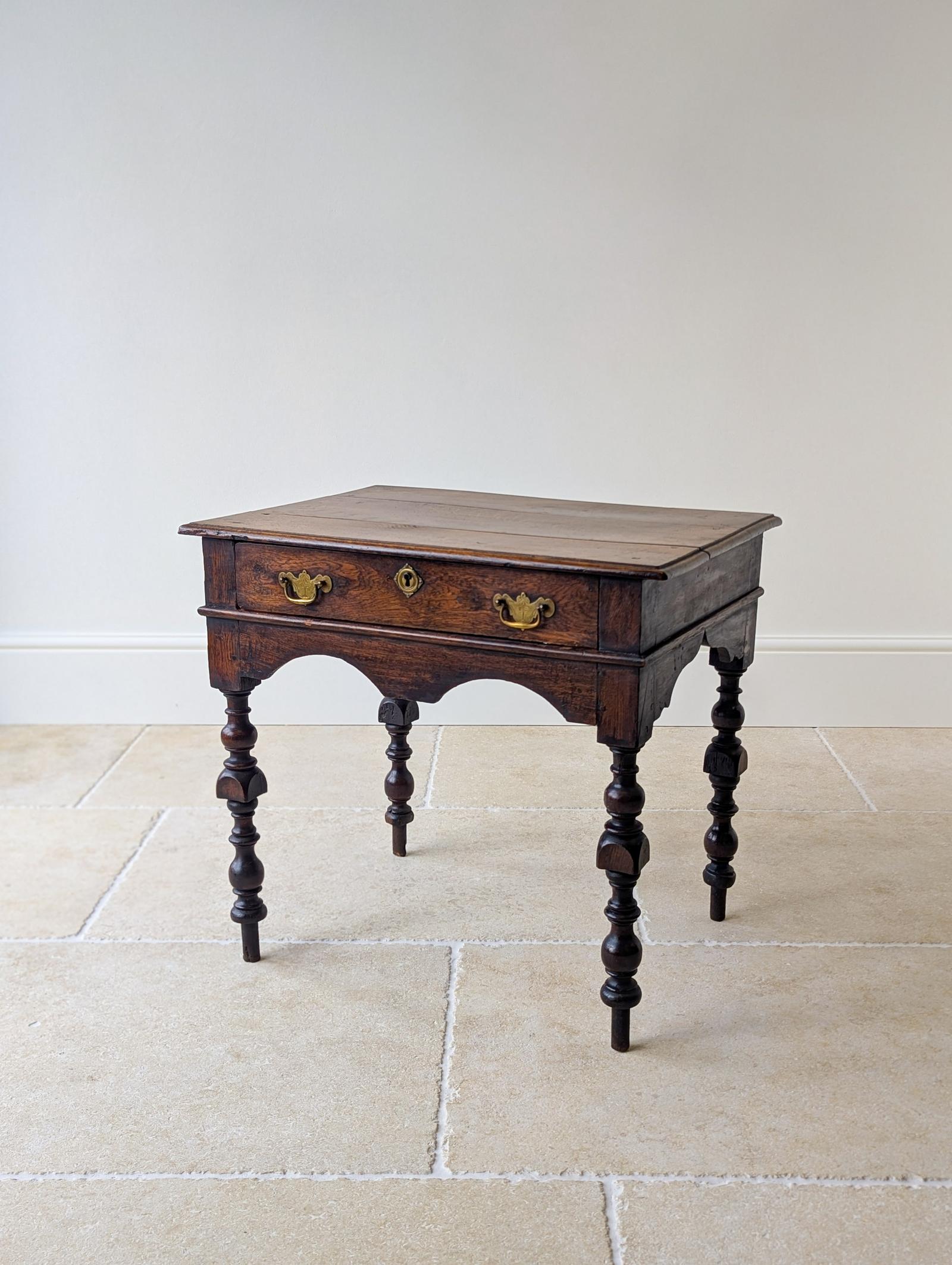 Antique Early 18th Century Oak Side Table c.1710 (1 of 17)