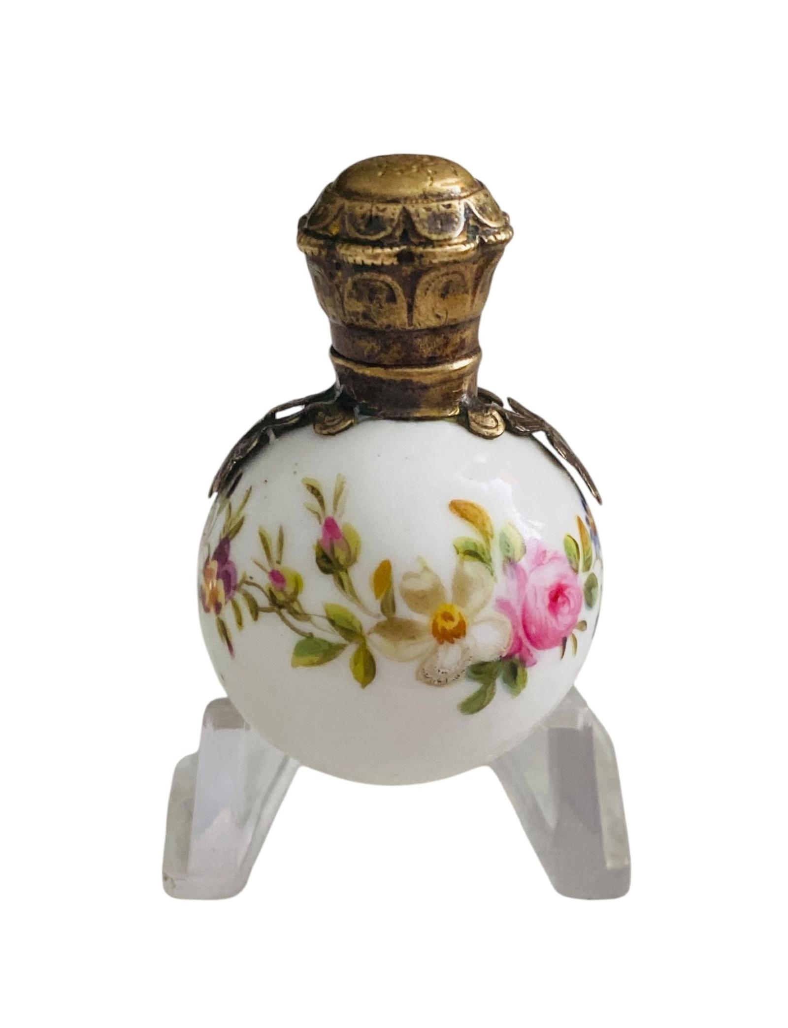 Antique Miniature Spherical Gilt Mount Perfume Scent Bottle c.1880 (1 of 6) Antique Miniature Spherical Gilt Mount Perfume Scent Bottle c.1880 (1 of 6)