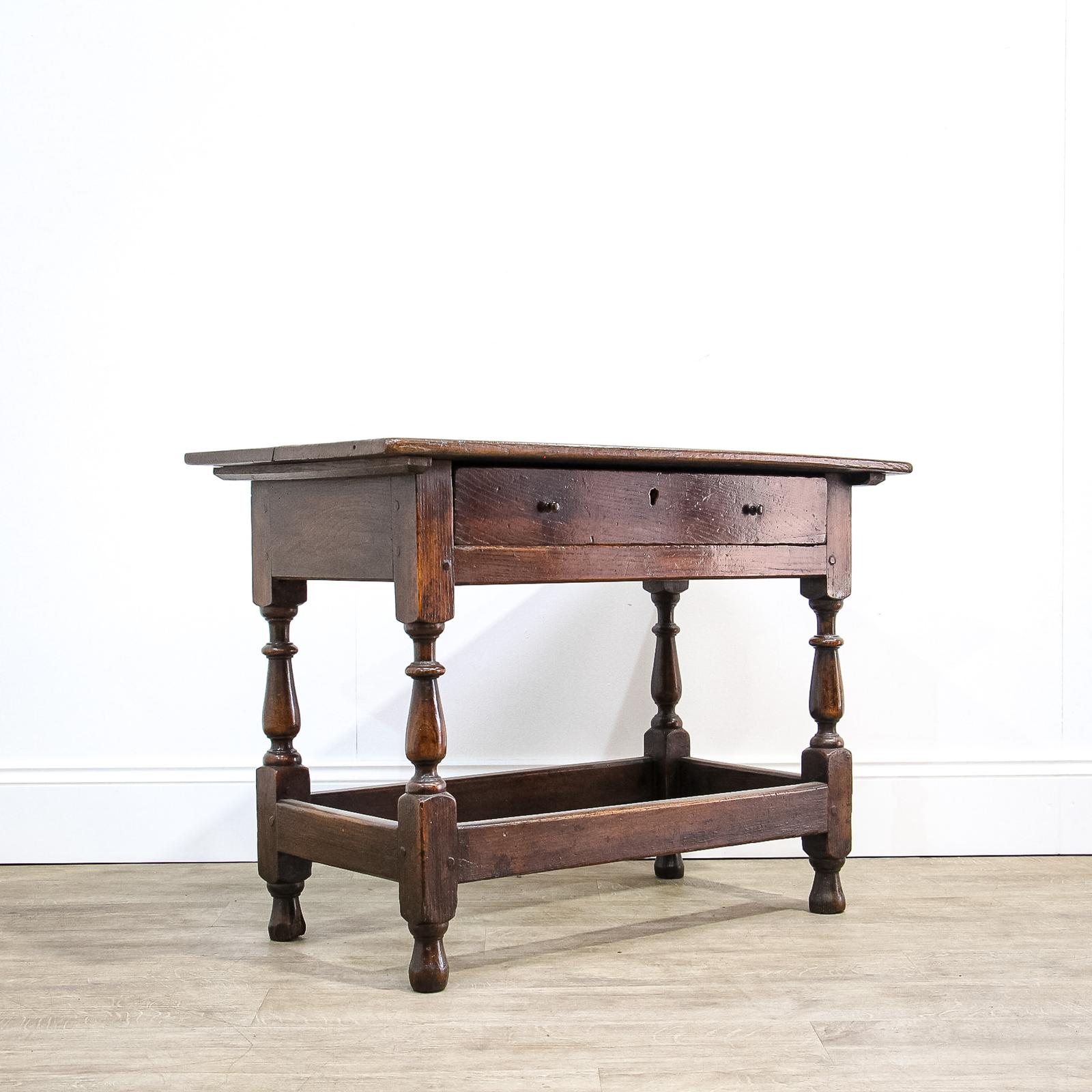 Queen Anne Early 18th Century Elm Side Table (1 of 16) Queen Anne Early 18th Century Elm Side Table (1 of 16)