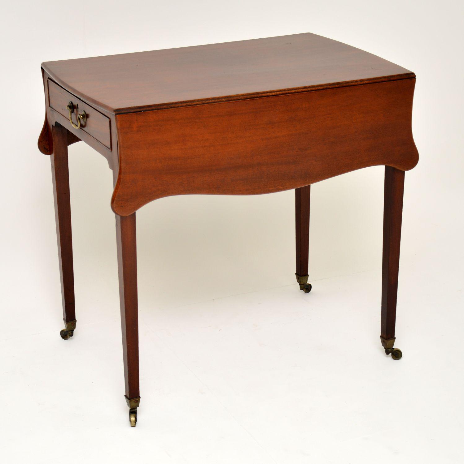 Antique Georgian Mahogany Drop Leaf Pembroke Table (1 of 10) Antique Georgian Mahogany Drop Leaf Pembroke Table (1 of 10)