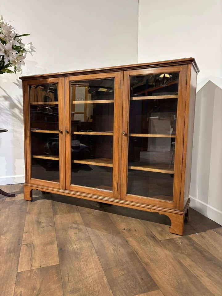 Vintage Mahogany Triple Glazed Door Bookcase (1 of 17)