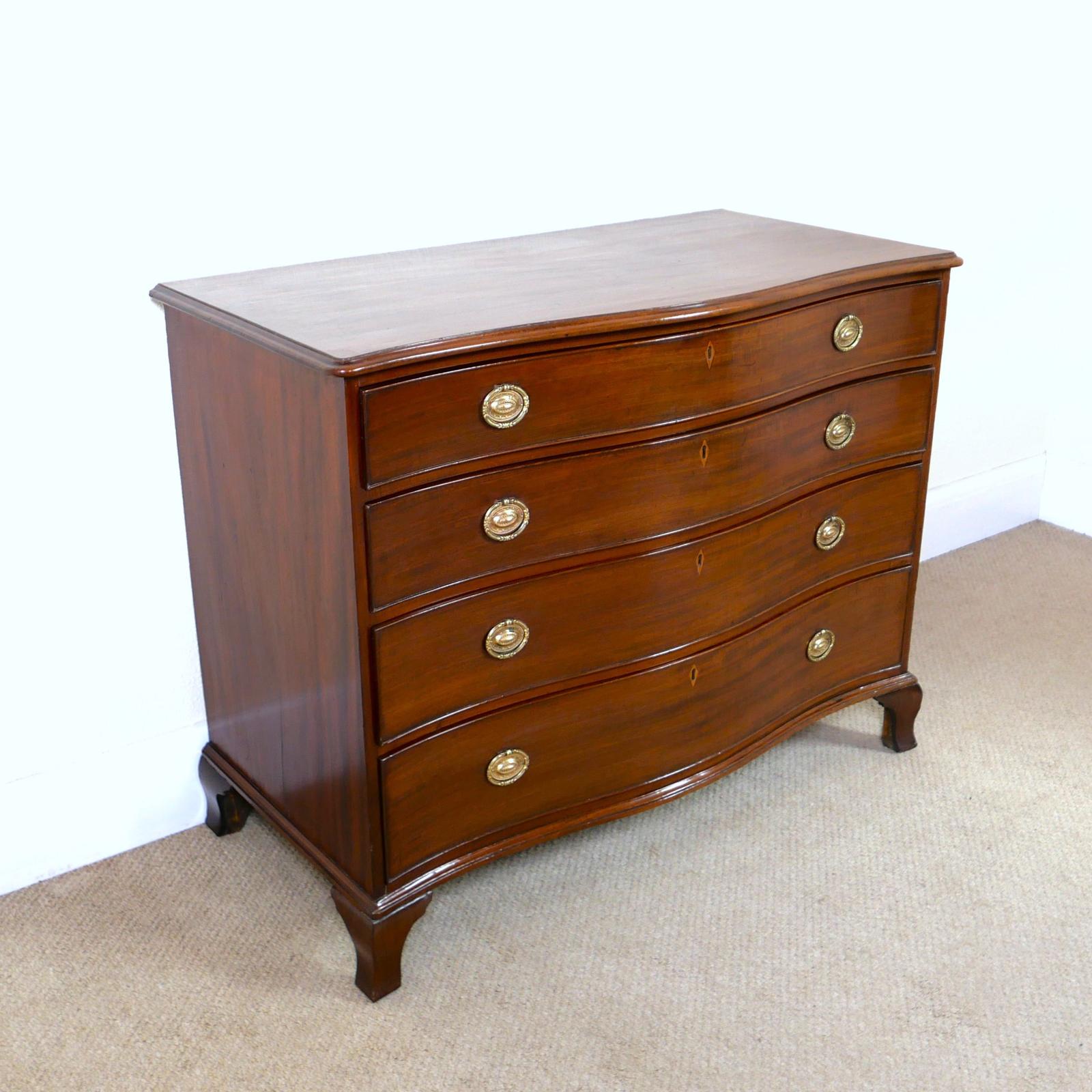 Georgian Mahogany Serpentine Chest of Drawers c.1800 (1 of 10)