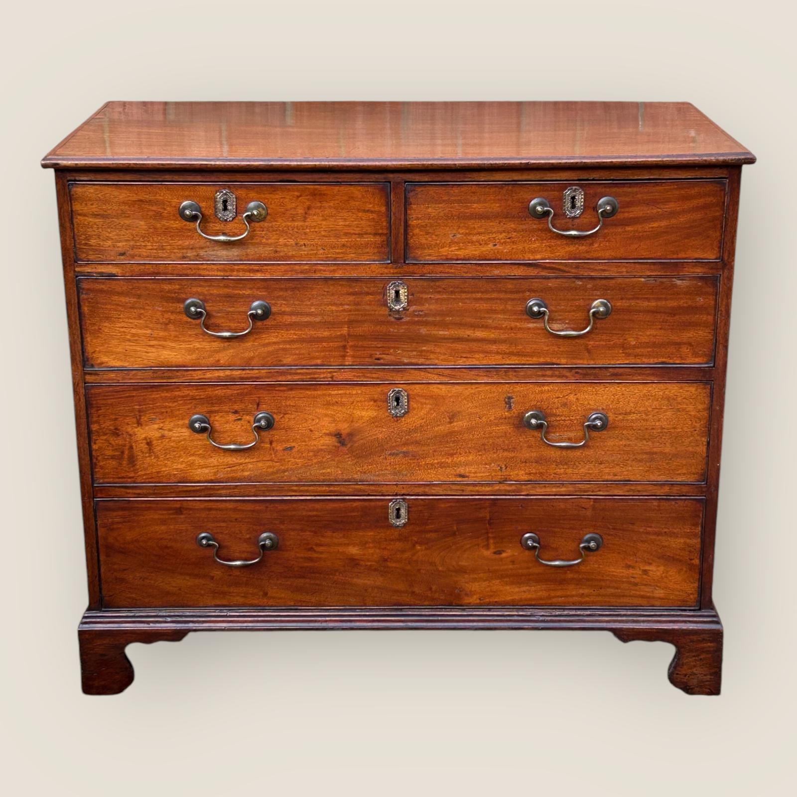 Antique Georgian Mahogany Chest of 5 Drawers with Brass Handles & Bracket Feet (1 of 9)