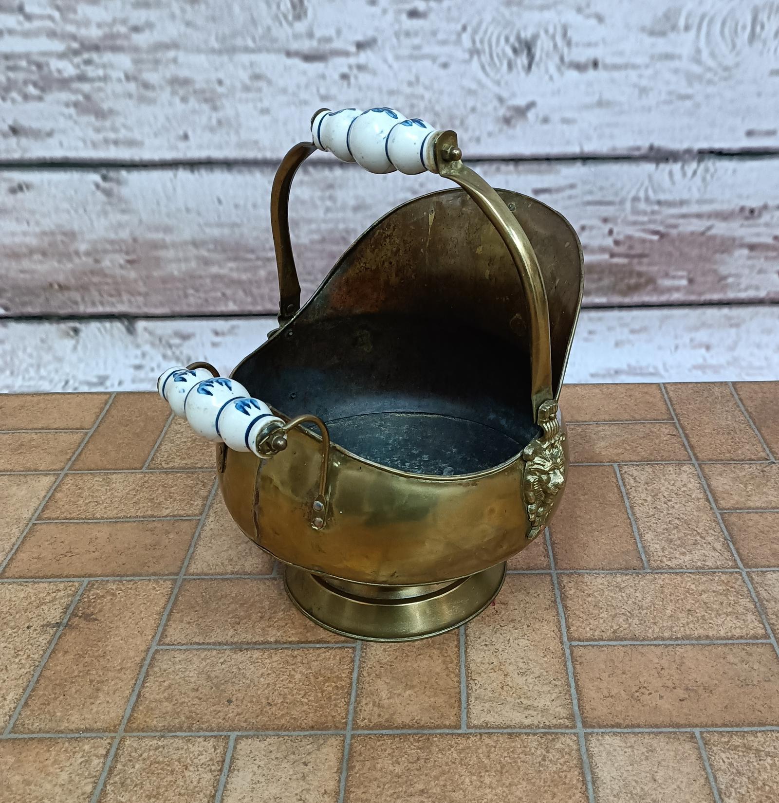 Brass Helmet Coal Scuttle (1 of 4) Brass Helmet Coal Scuttle (1 of 4)