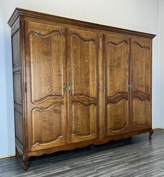 Vintage French Carved 4 Door Armoire Wardrobe (1 of 8) Vintage French Carved 4 Door Armoire Wardrobe (1 of 8)