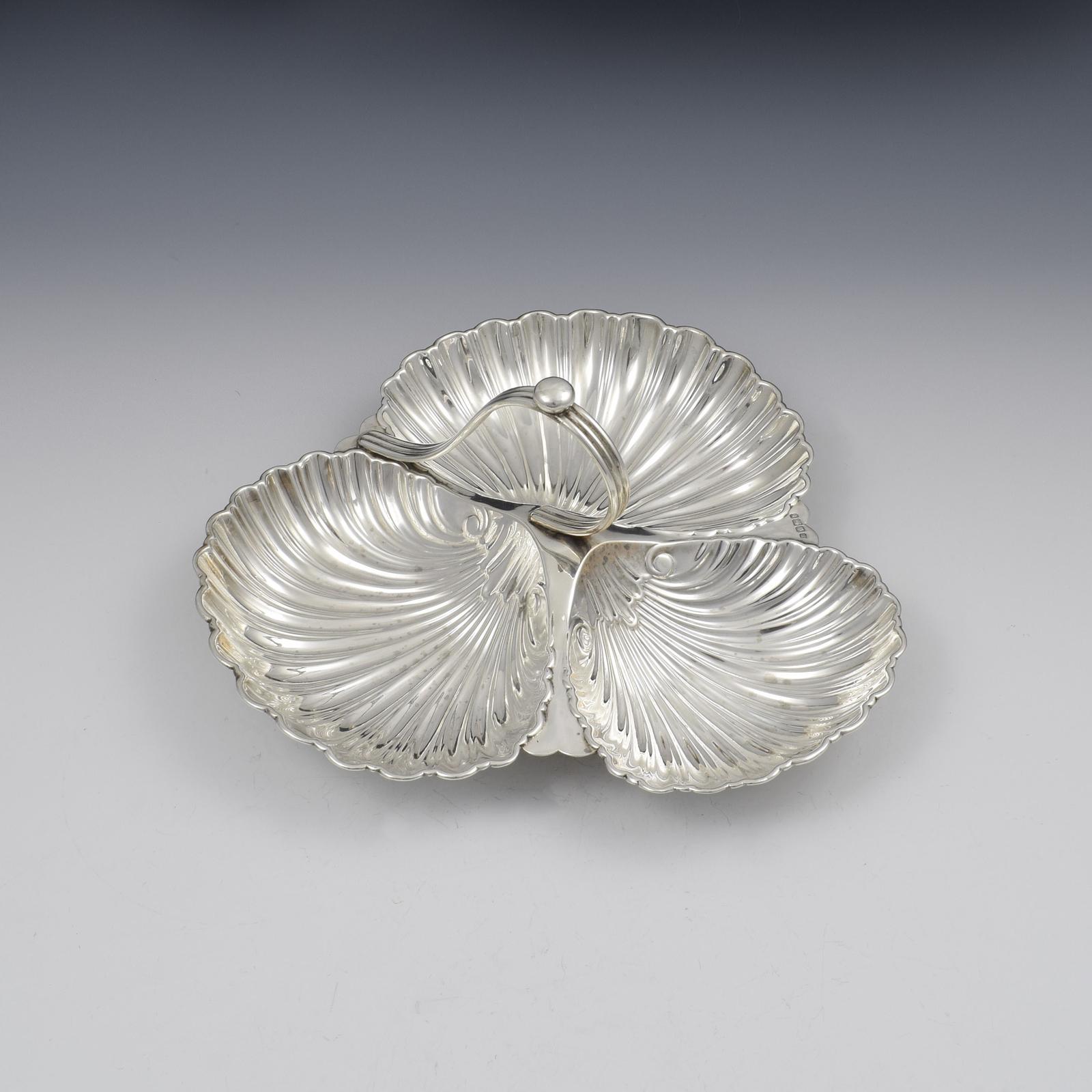 Stunning Large Victorian English Sterling Silver Trefoil Shell Serving Dish / Centrepiece (1 of 12) Stunning Large Victorian English Sterling Silver Trefoil Shell Serving Dish / Centrepiece (1 of 12)