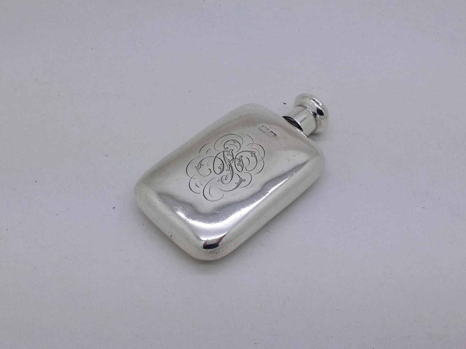 Edwardian 1901 Sterling Silver Plain Initialled Scent Bottle Hallmarked Chester (1 of 19) Edwardian 1901 Sterling Silver Plain Initialled Scent Bottle Hallmarked Chester (1 of 19)