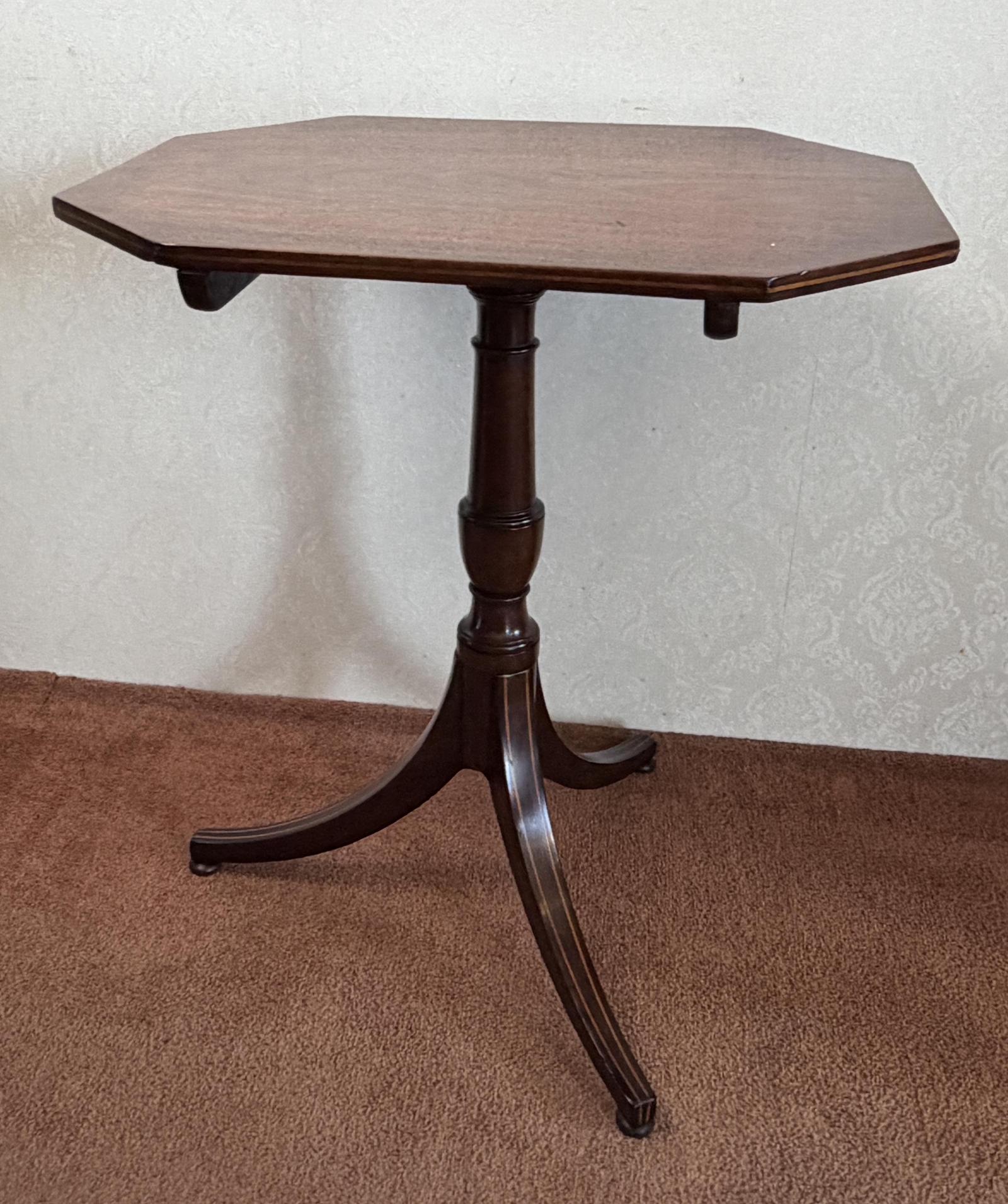Very Pretty Tripod Table with Box Wood Inlay (1 of 3) Very Pretty Tripod Table with Box Wood Inlay (1 of 3)