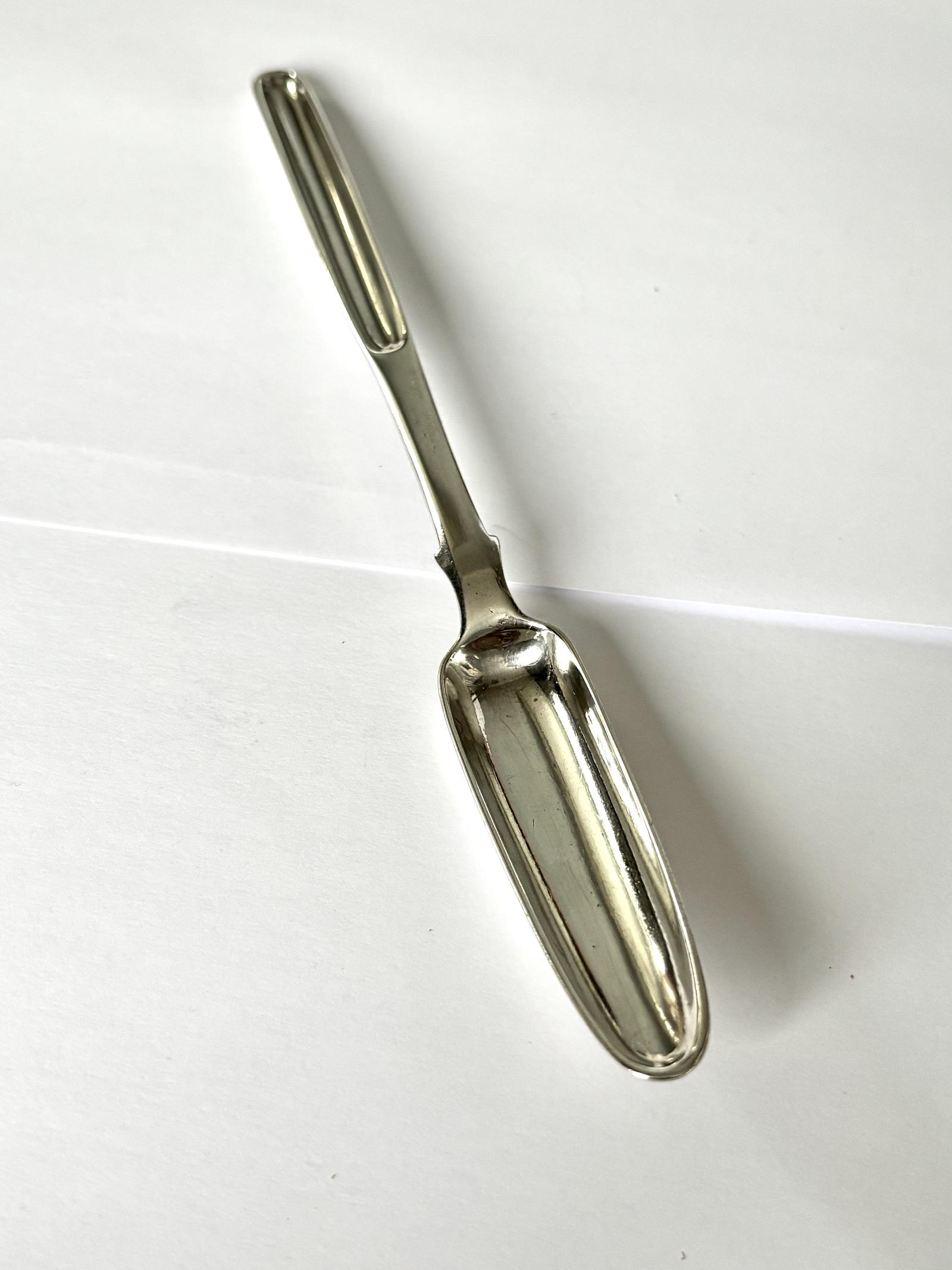 William IV Silver Double-ended Fiddle Pattern Marrow Scoop Benjamin Davis 1831 (1 of 10) William IV Silver Double-ended Fiddle Pattern Marrow Scoop Benjamin Davis 1831 (1 of 10)