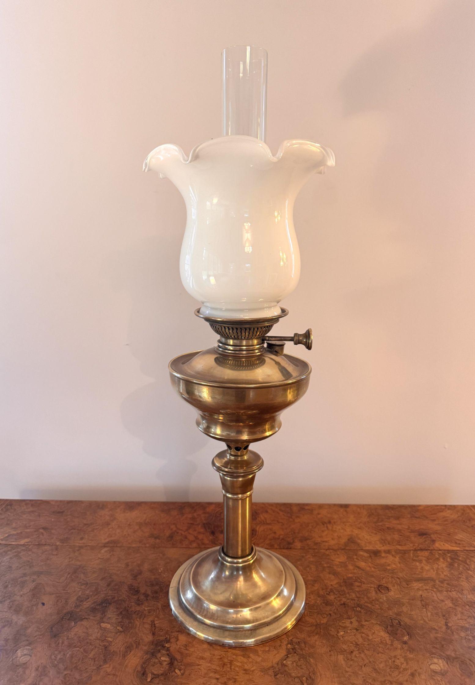 Pretty Antique Edwardian Quality Oil Lamp (1 of 5) Pretty Antique Edwardian Quality Oil Lamp (1 of 5)