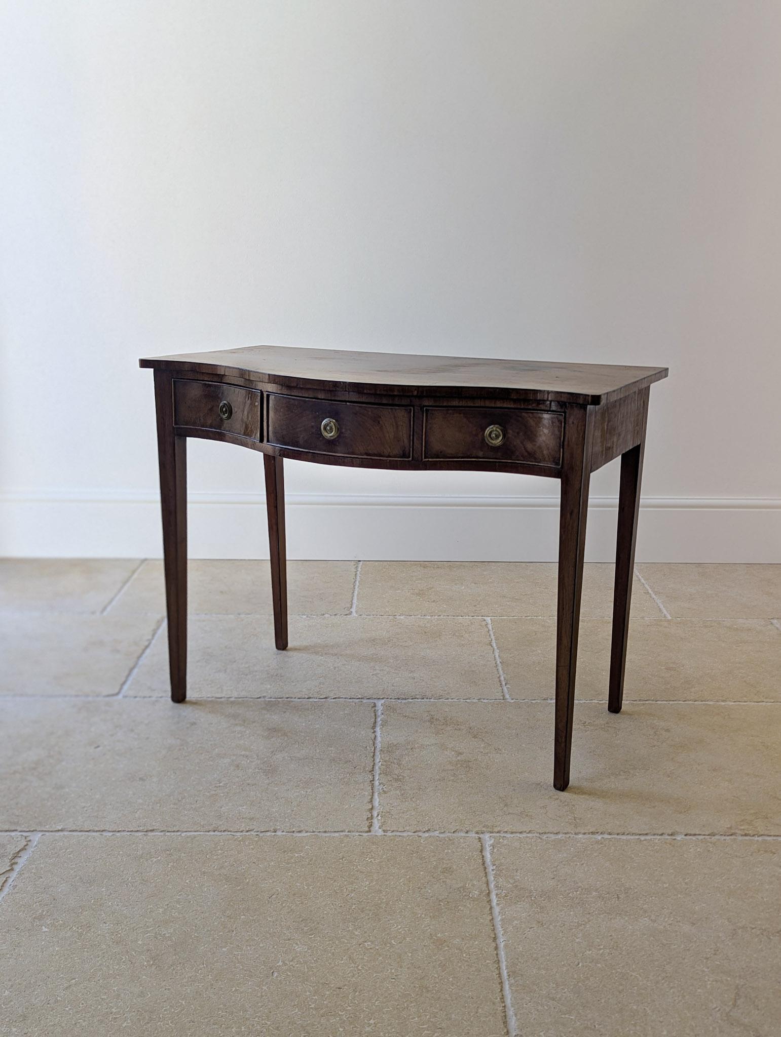 Antique Georgian Mahogany Serpentine Side Table c.1800 (1 of 13) Antique Georgian Mahogany Serpentine Side Table c.1800 (1 of 13)