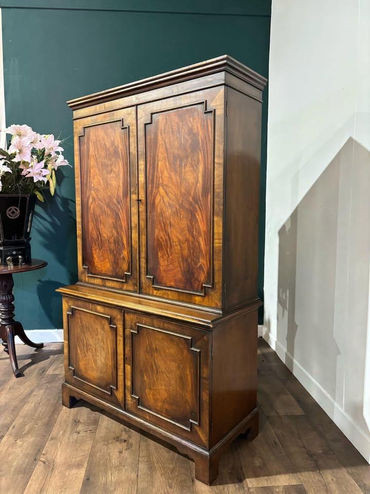 Reproduction Mahogany Cabinet (1 of 14) Reproduction Mahogany Cabinet (1 of 14)