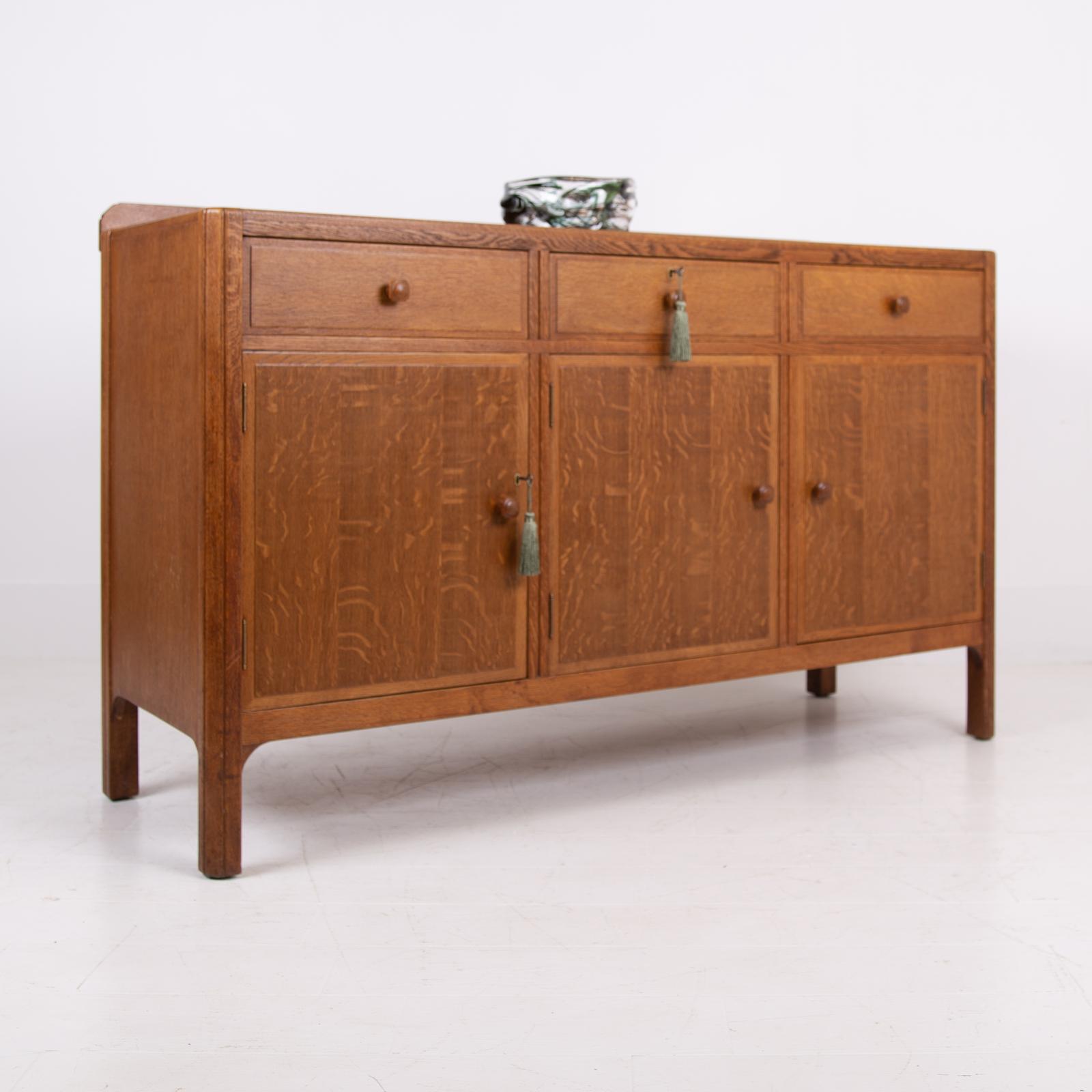 Heals of London Oak Sideboard 1930s (1 of 23) Heals of London Oak Sideboard 1930s (1 of 23)